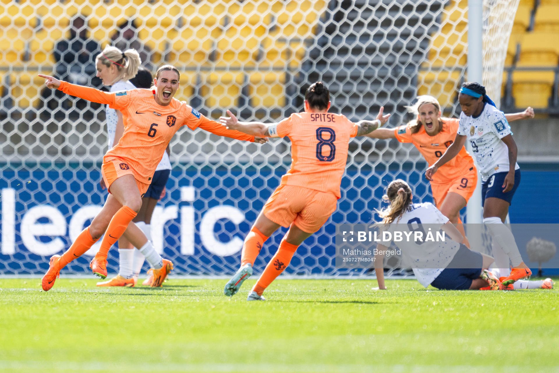 Jill Roord of Netherlands celebrates