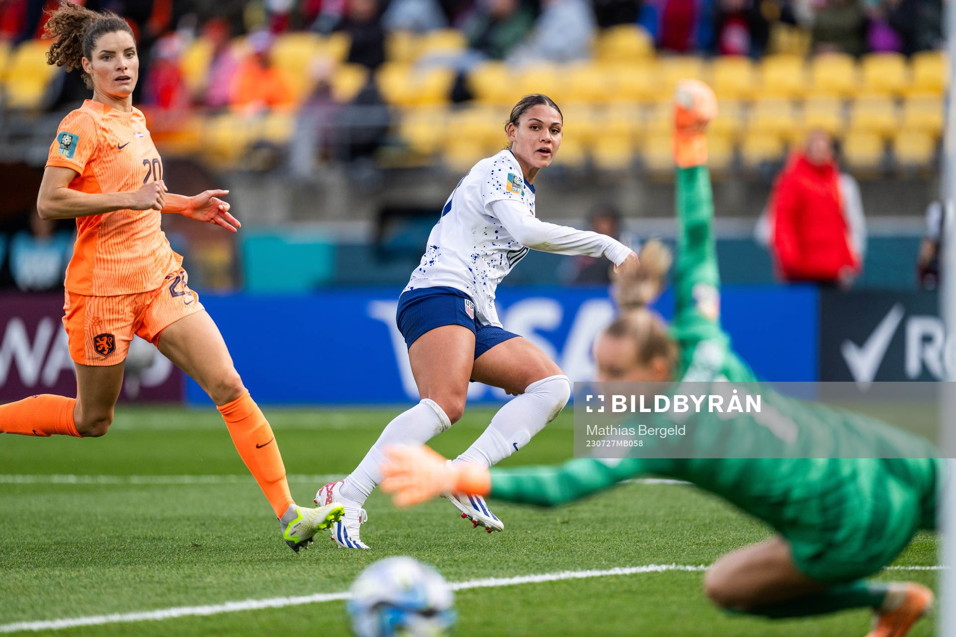 Dominique Janssen and goalkeeper Daphne van Domselaar of Netherlands see Trinity Rodman of USA shoot wide of the goal during the FIFA Women's World Cup football match between USA and Netherlands on July 27, 2023 in Wellington.