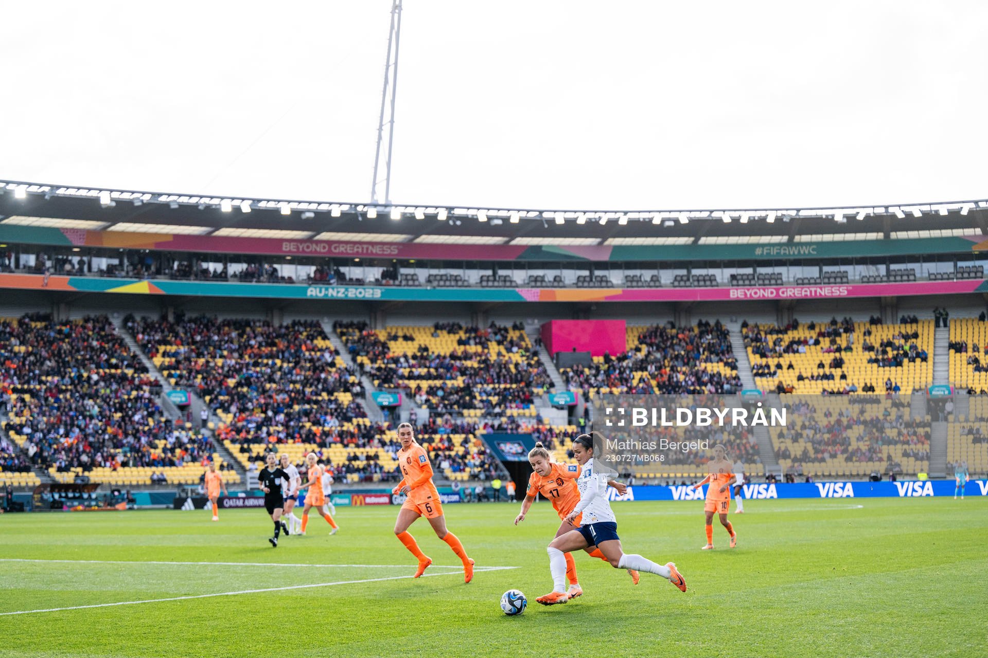 Jill Roord and Victoria Pelova of Netherlands defend