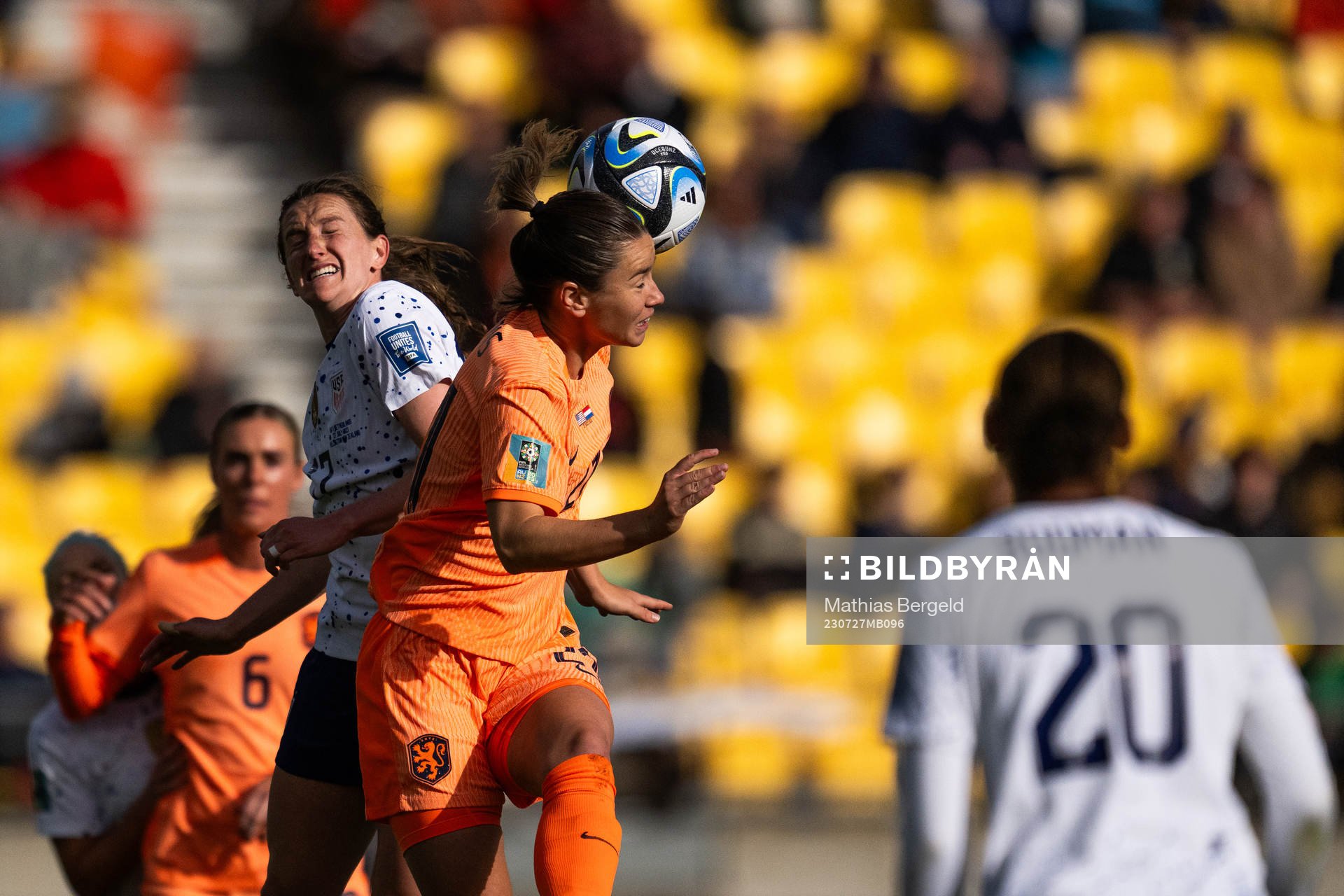 Andi Sullivan of USA and Damaris Egurrola of Netherlands