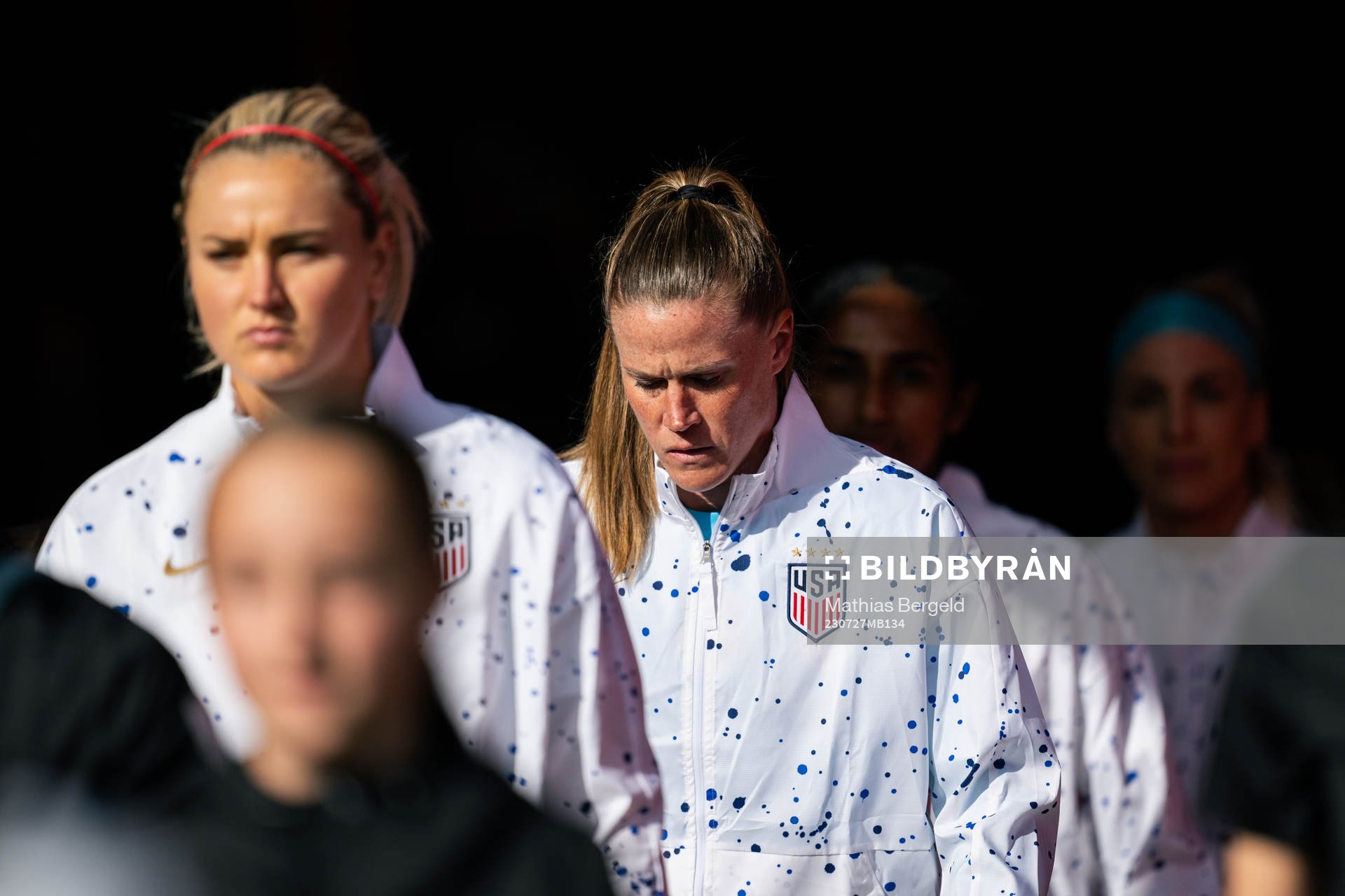 Lindsey Horan and goalkeeper Alyssa Naeher of USA