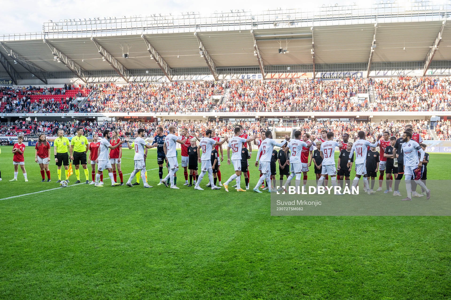 The teams at line up