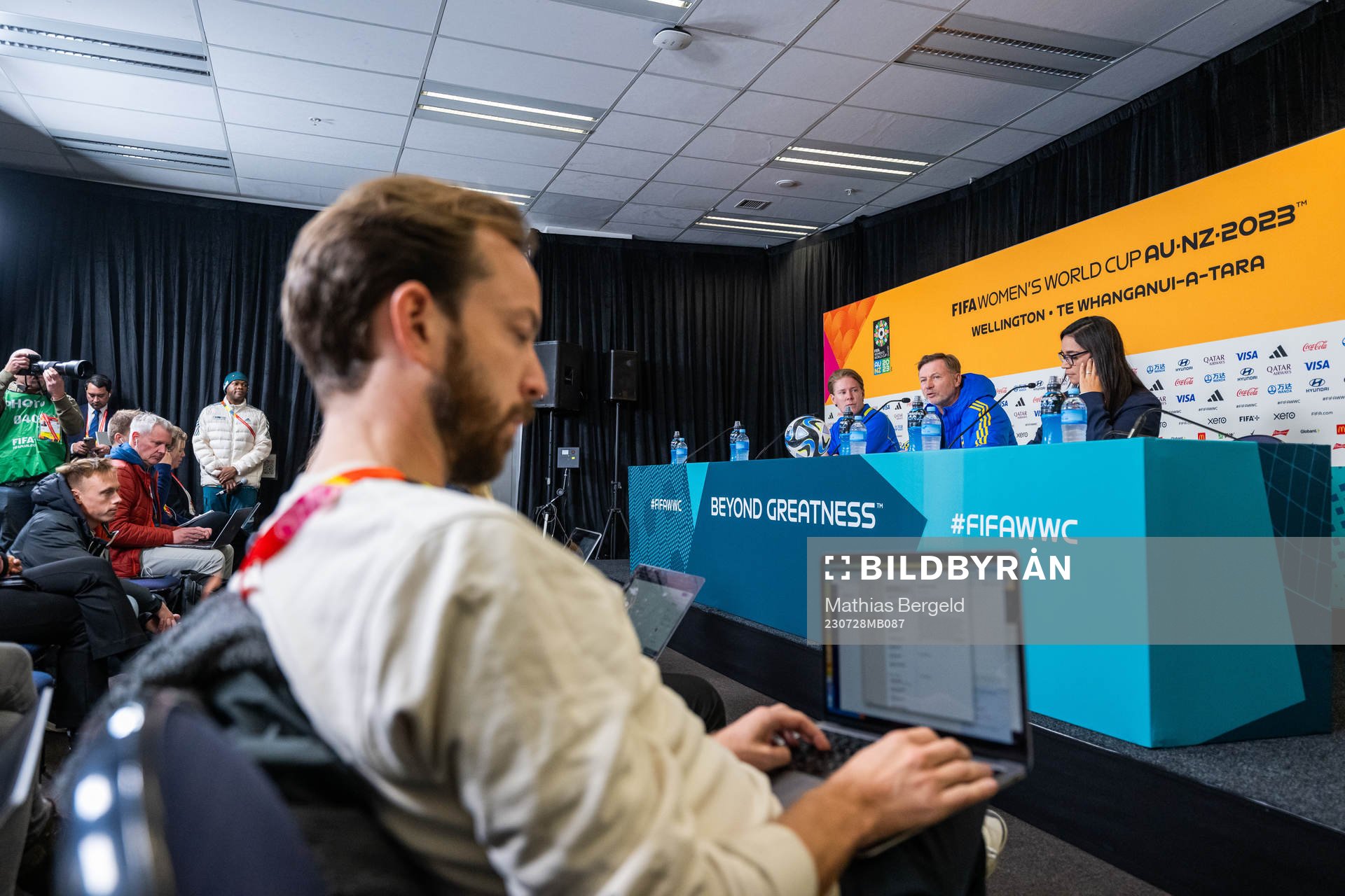 Press officer Fredrik Madestam and head coach Peter