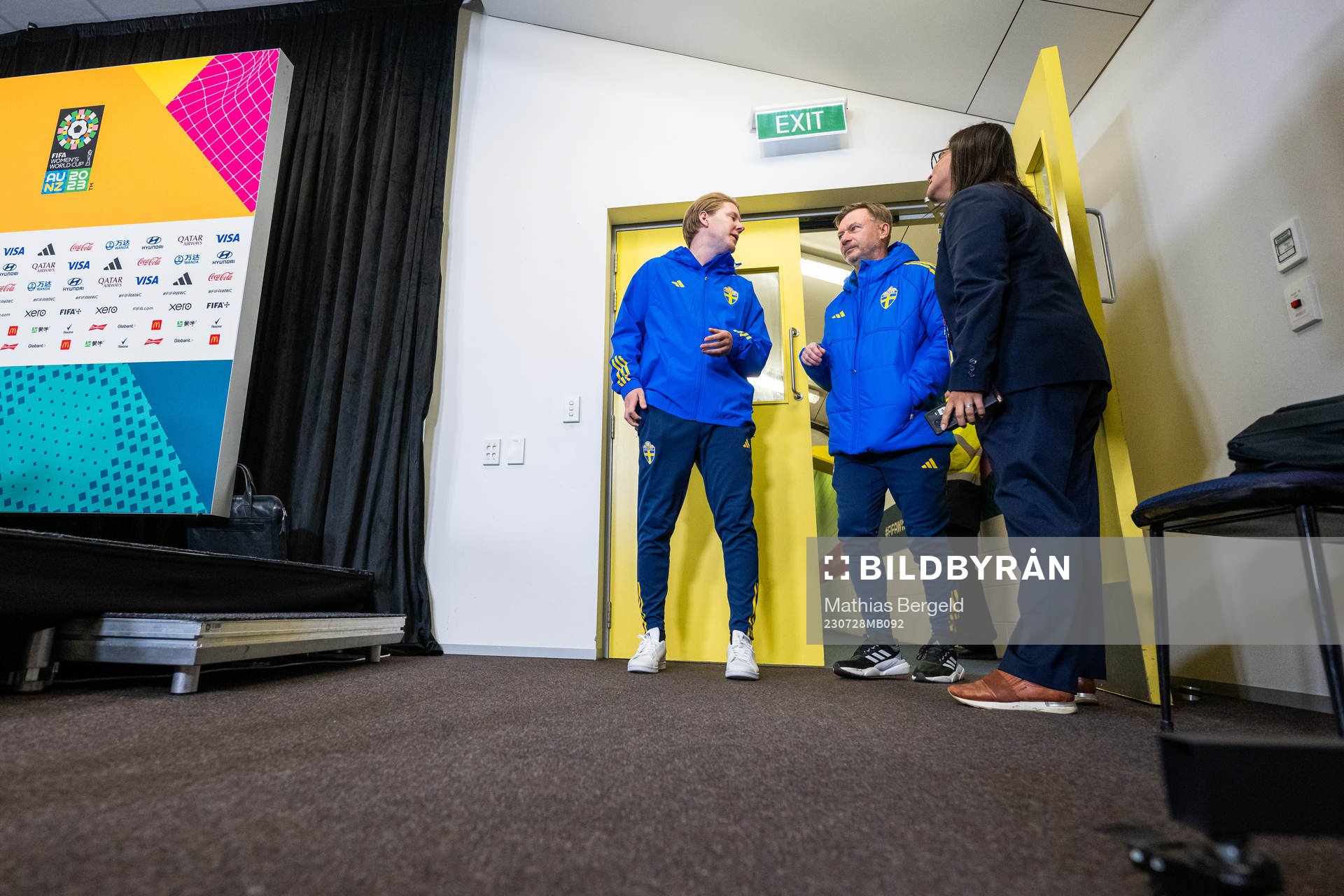 Press officer Fredrik Madestam and head coach Peter