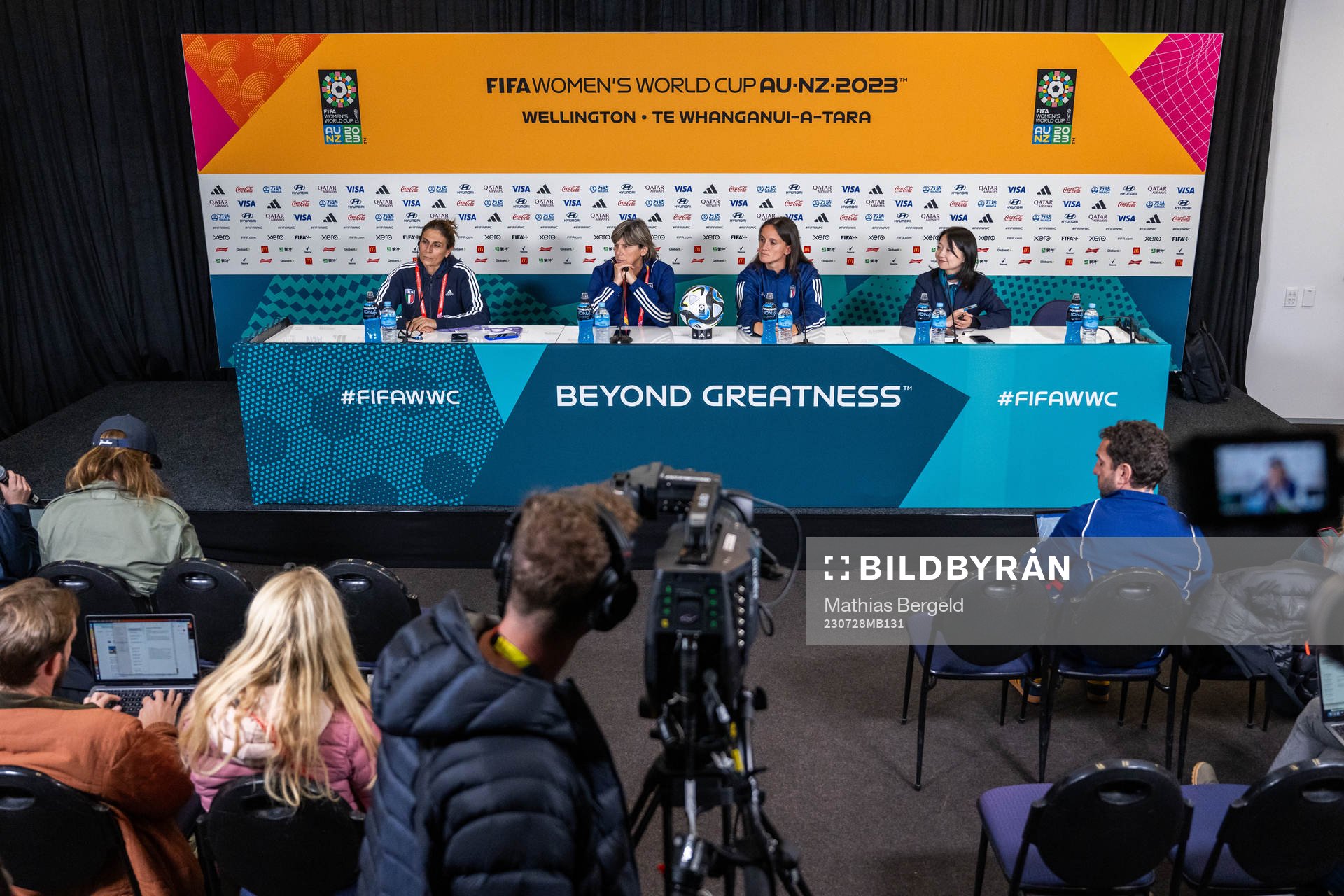 Head coach Milena Bertolini and Barbara Bonansea of the