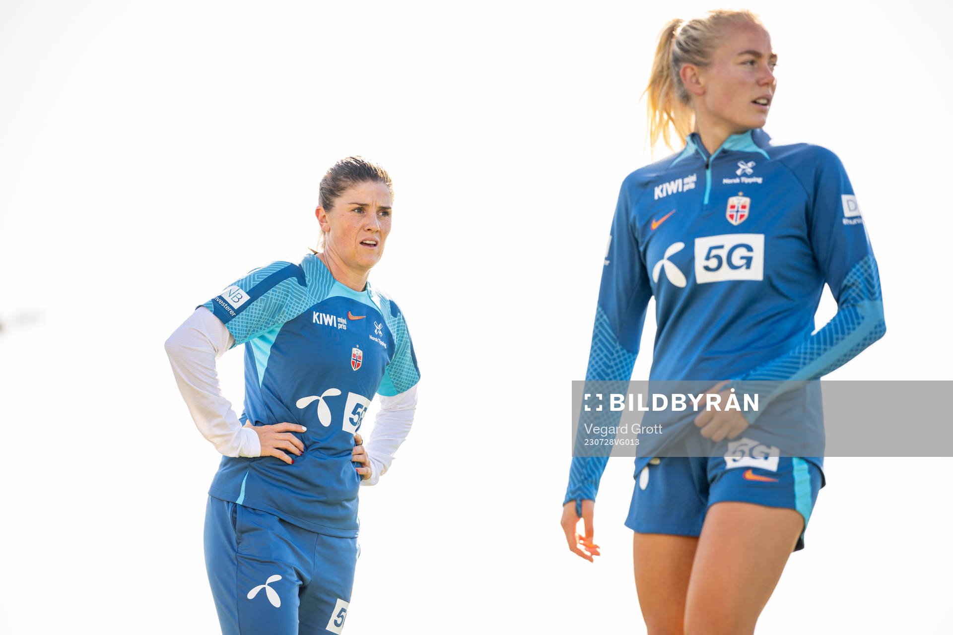 Maren Mjelde and Guro Bergsvand of the Norwegian women’s