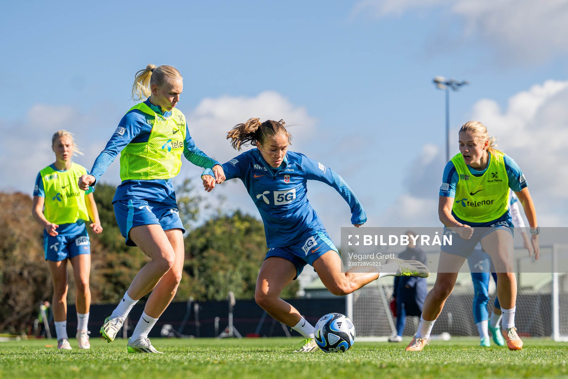 Karina Sævik and Guro Reiten of the Norwegian women’s