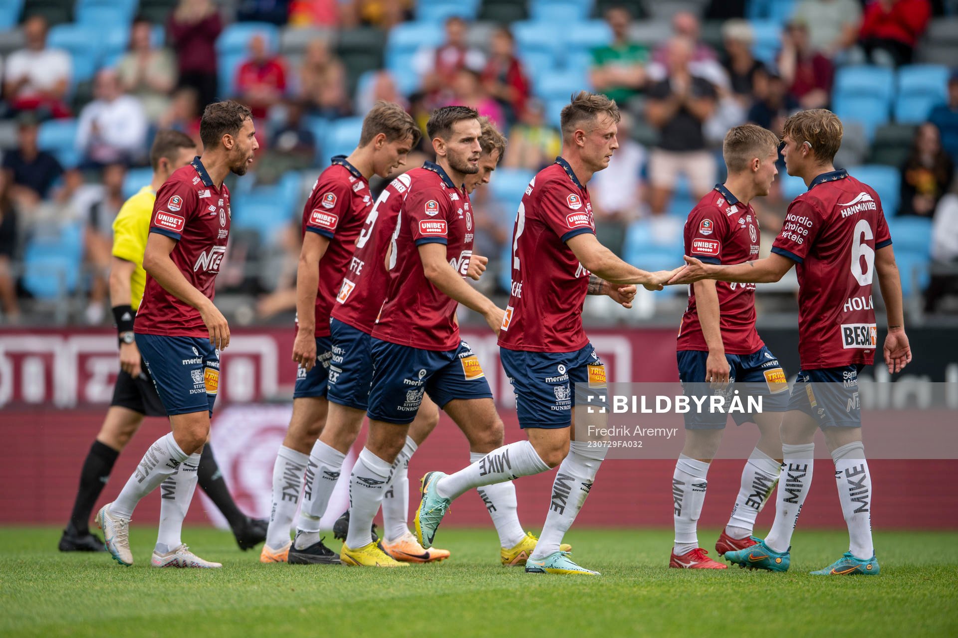 Örgrytes spelare jublar efter 1-1 under fotbollsmatchen i Superettan mellan Örgryte och Brage den 29 juli 2023 i Göteborg. 