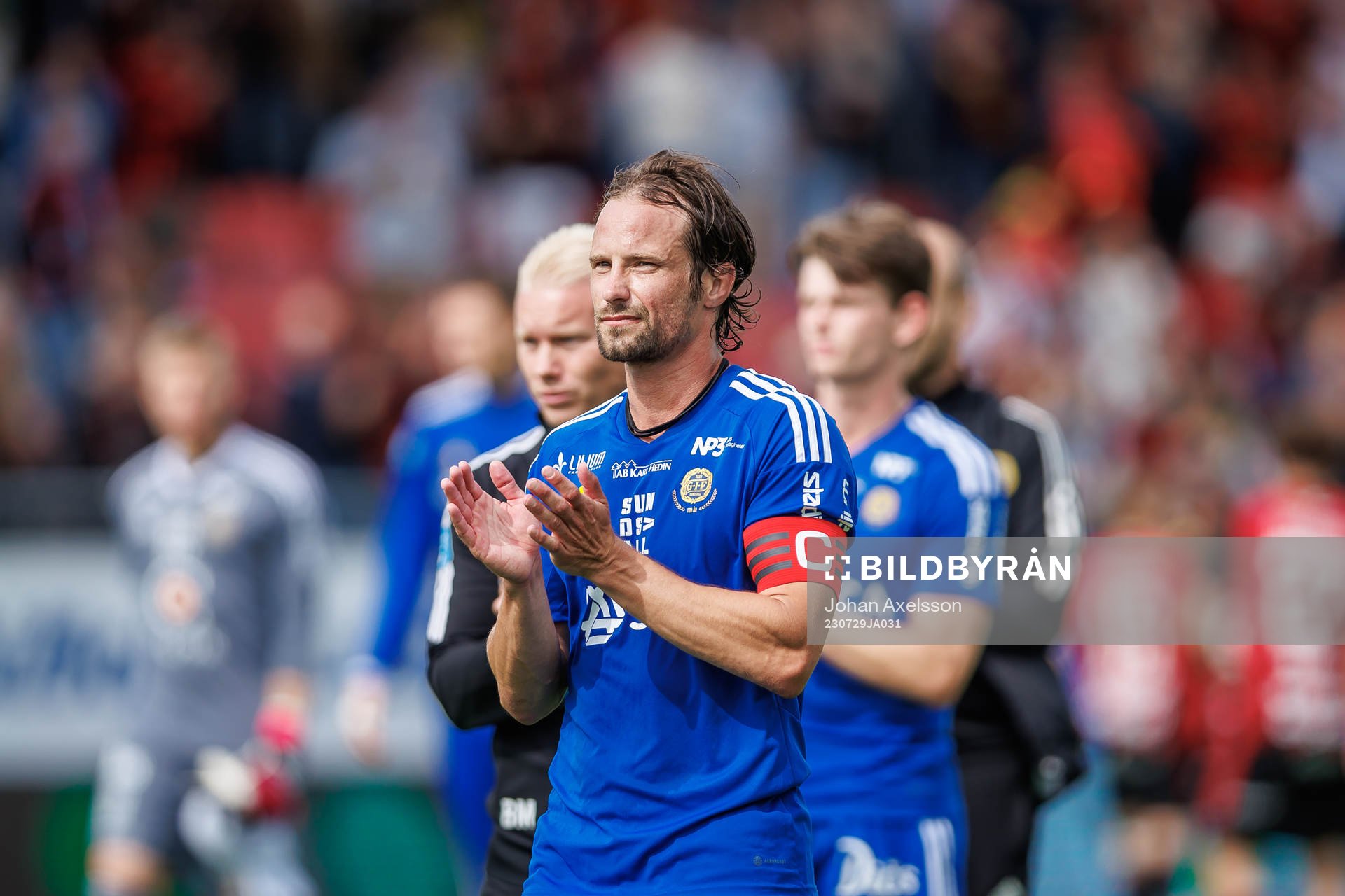 GIF Sundsvalls Linus Hallenius  tackar publiken