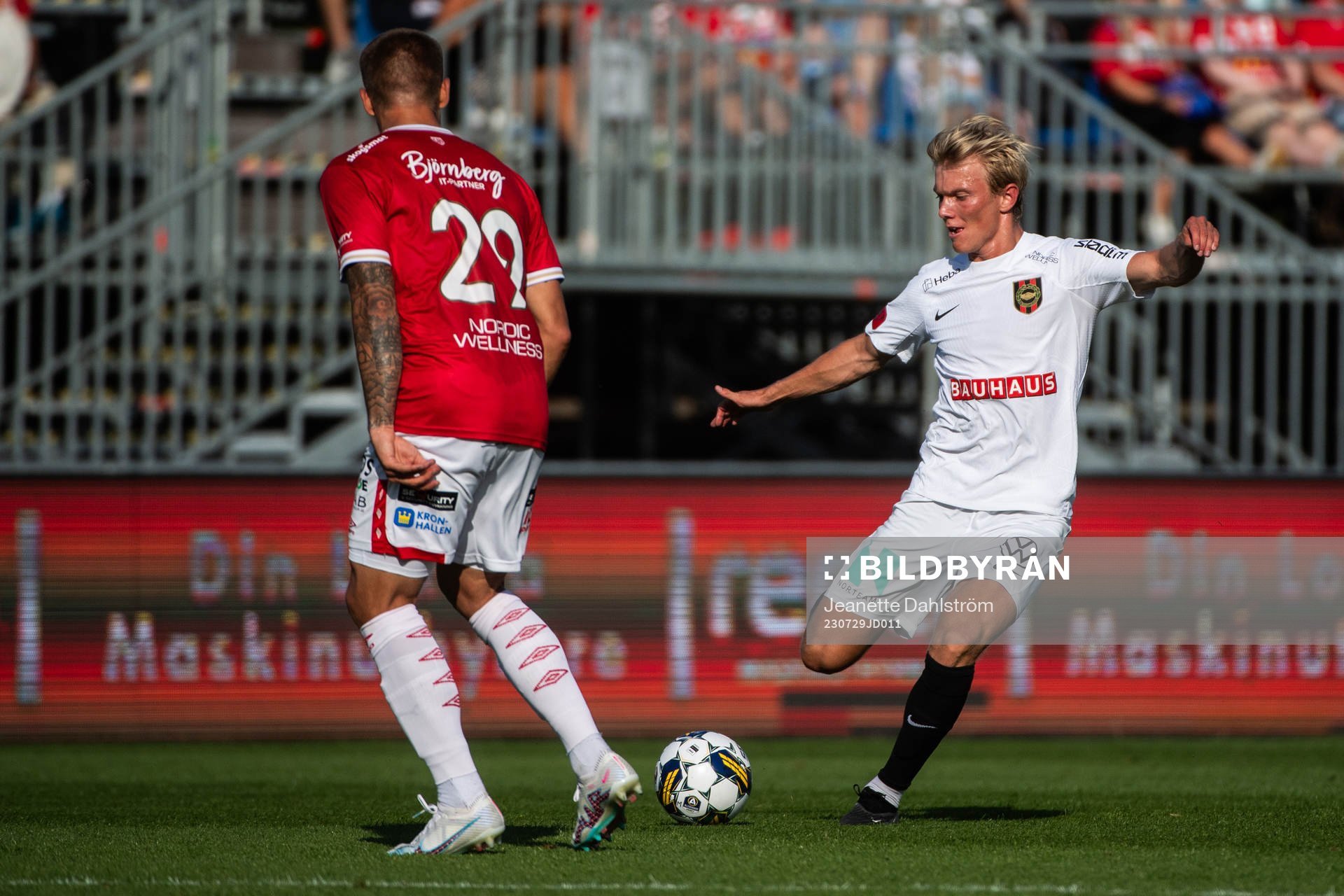 Degerfors Douglas Bergqvist och Brommapojkarnas Alexander