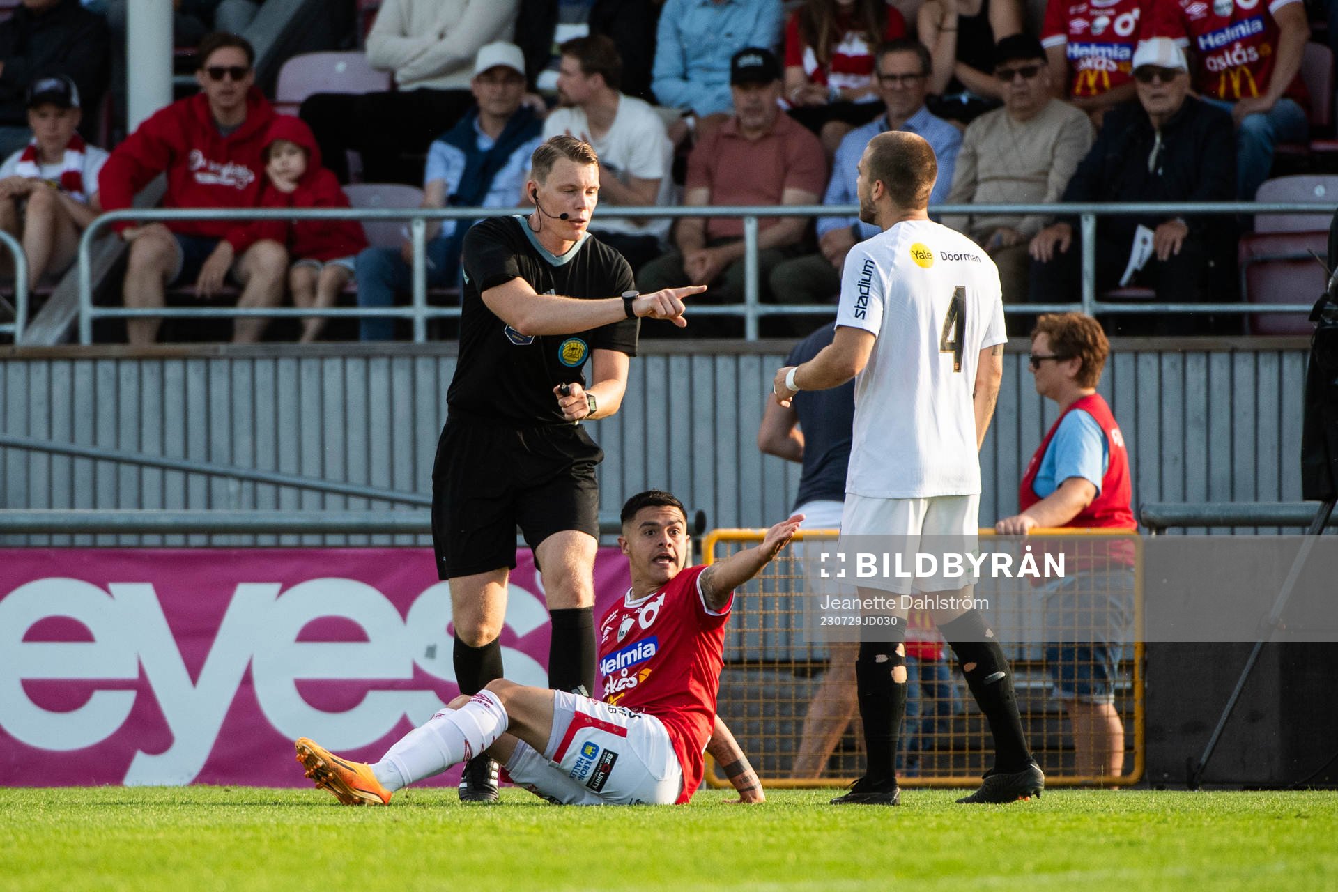 Domare Oscar Johnson, Degerfors Diego De Jesus Campos