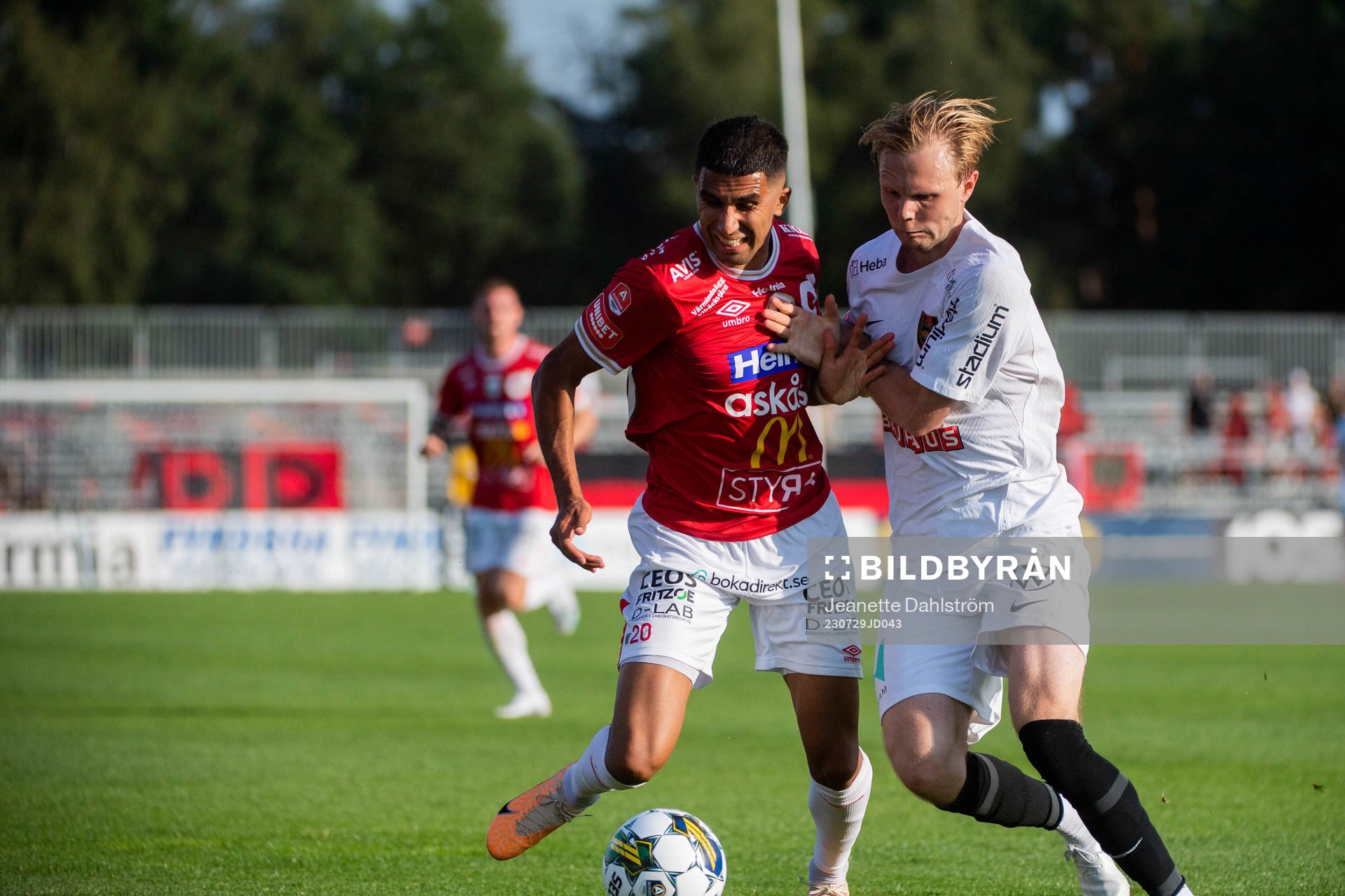 Degerfors Elyas Bouzaiene och Brommapojkarnas Tim Waker