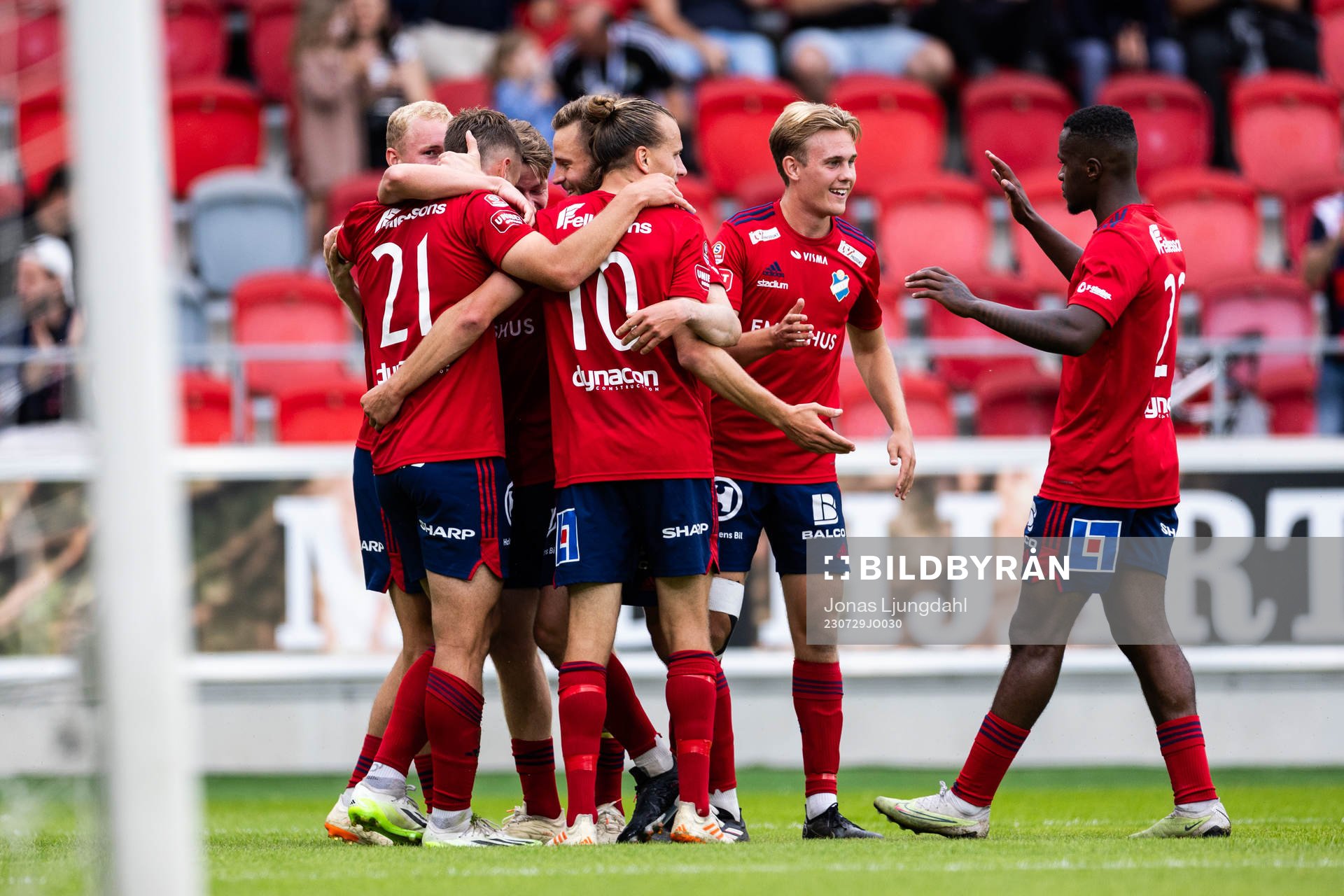 Östers spelare jublar