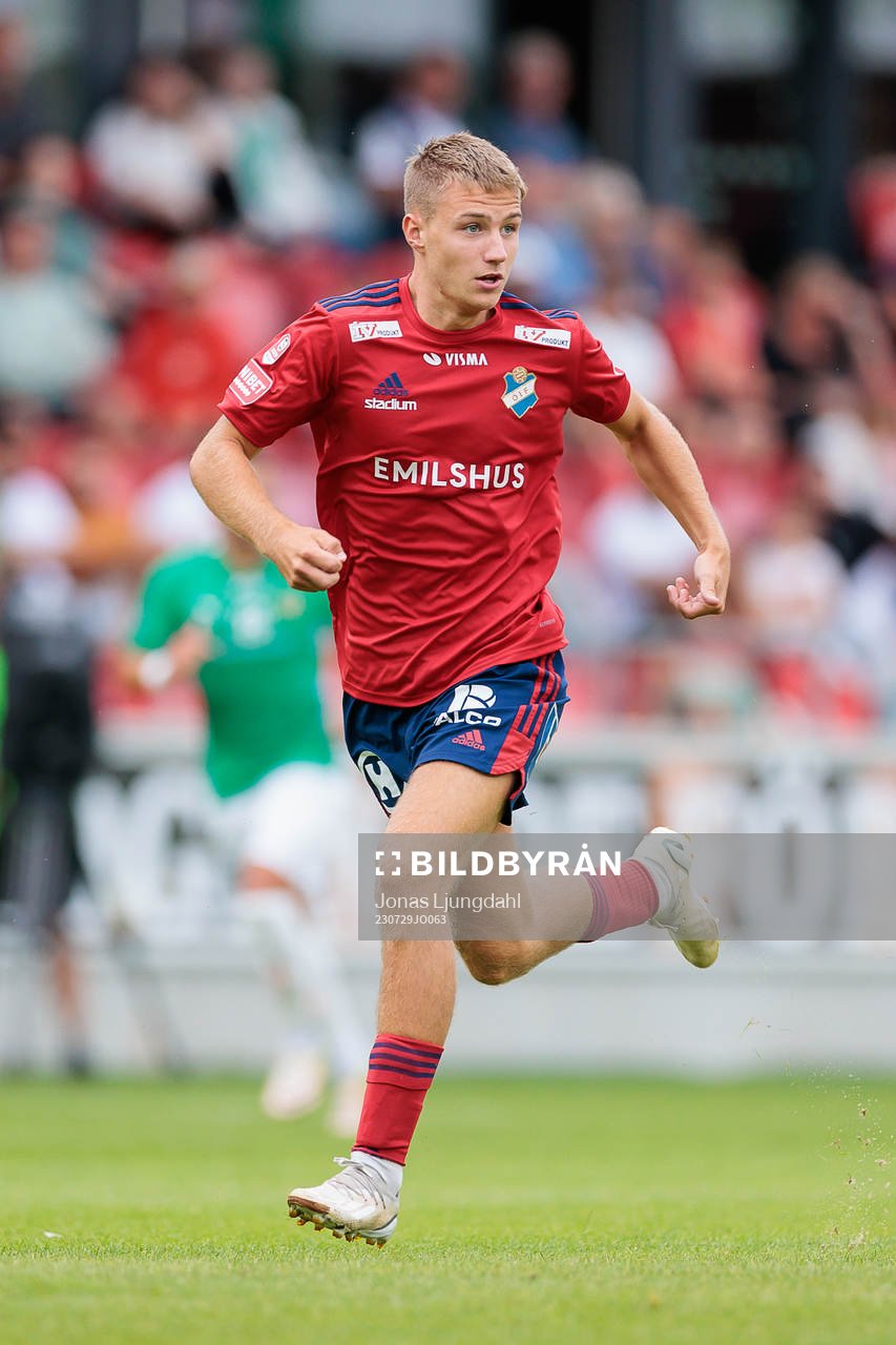 Östers André Gustafson under fotbollsmatchen i Superettan mellan Öster och Jönköpings Södra den 29 juli 2023 i Växjö. 