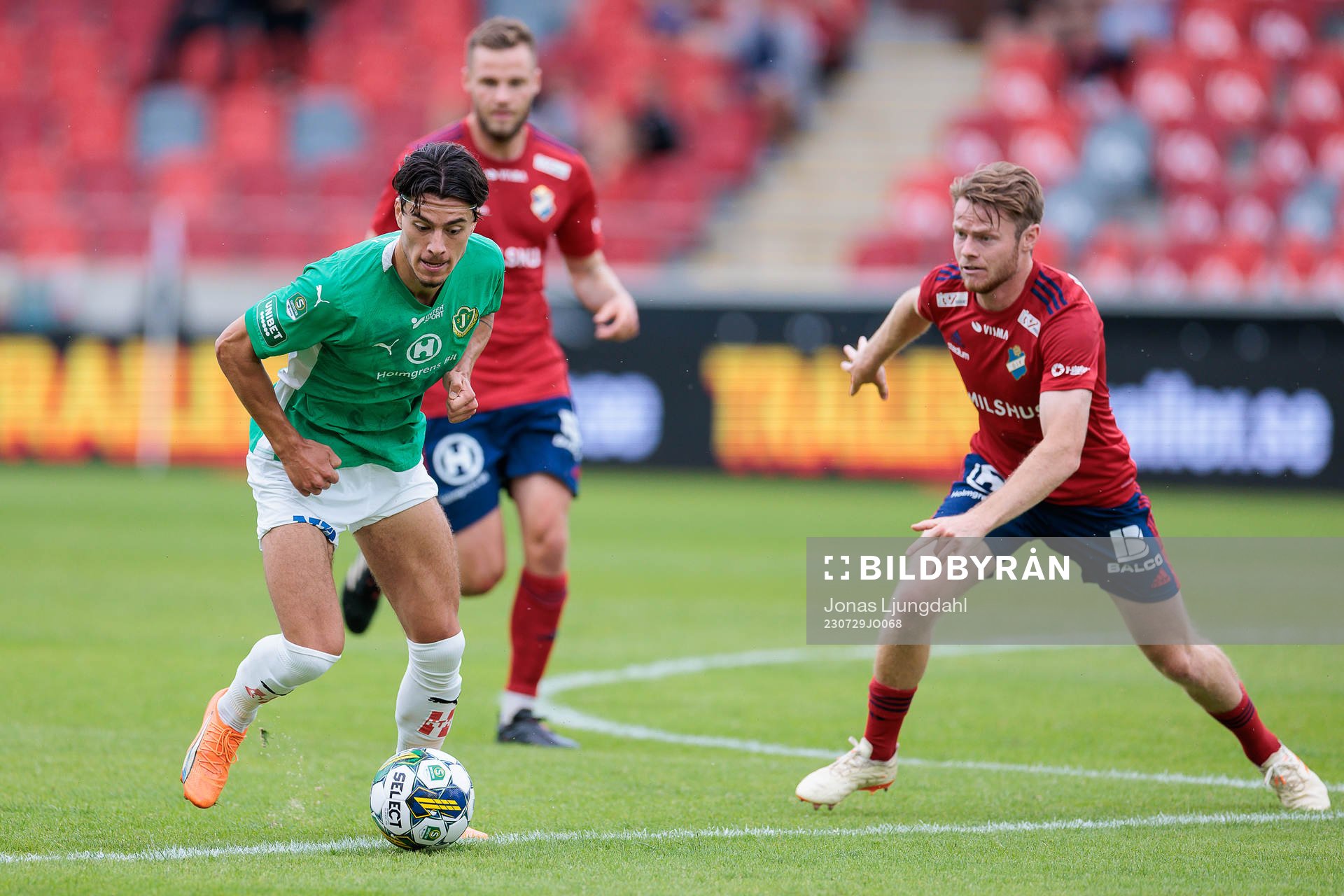 Jönköpings Södras Flamur Dzelili och Östers Daniel Ljung