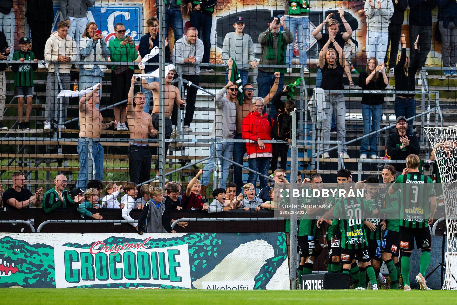 Varbergs Luke Le Roux jublar med lagkamrater