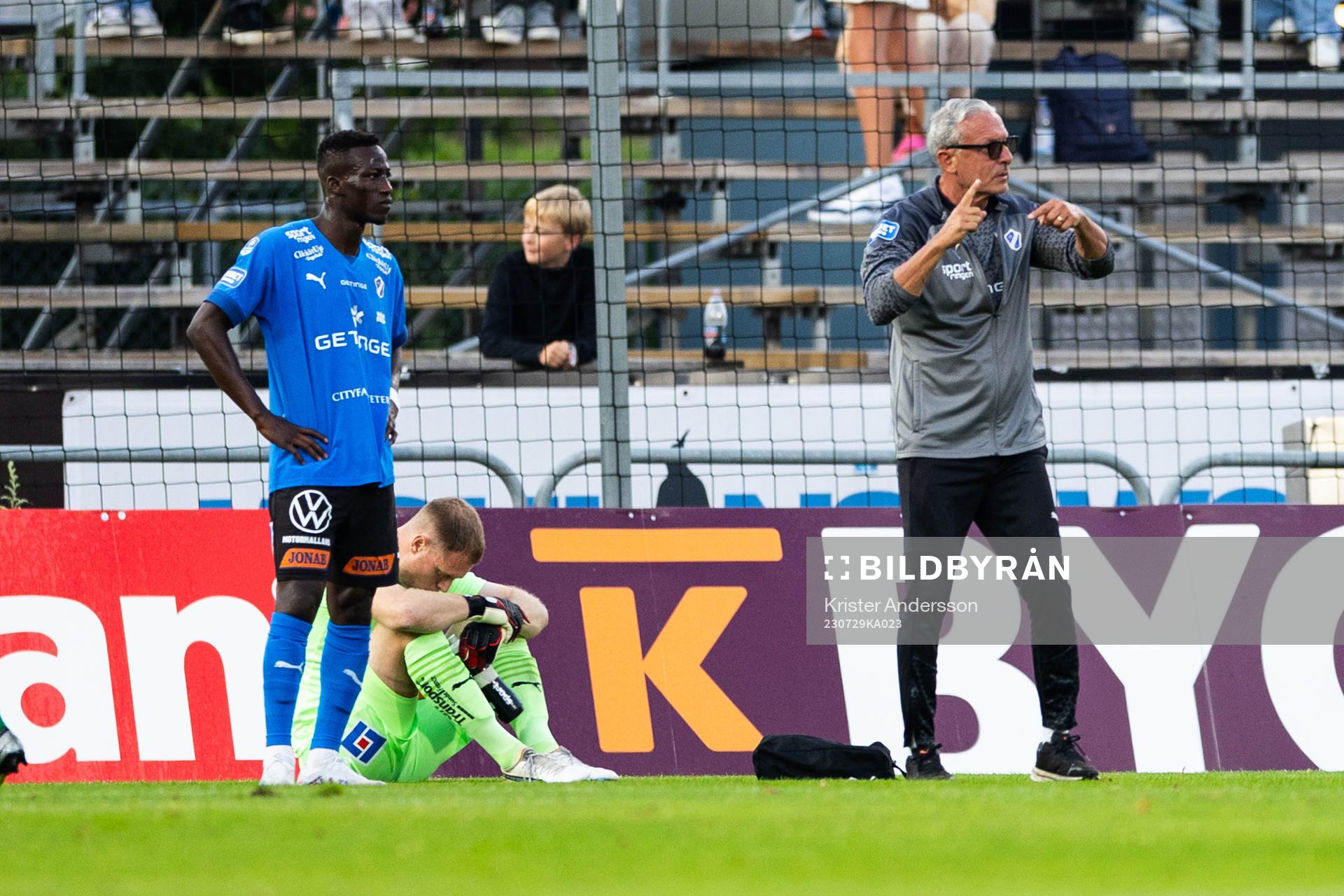 Halmstads målvakt Malkolm Nilsson Säfqvist deppar och har