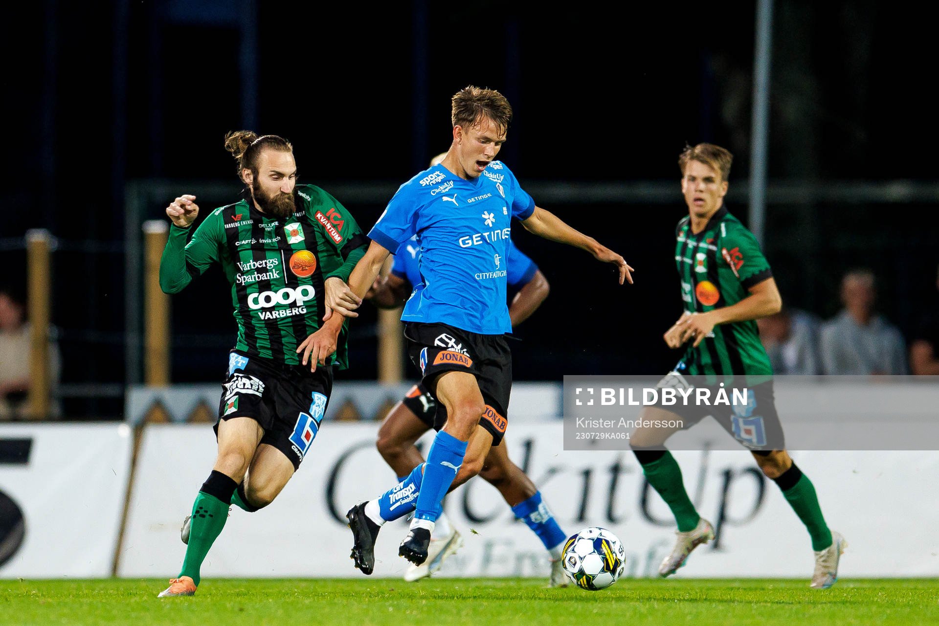Varbergs Oskar Sverrisson och Halmstads Kazper Karlsson