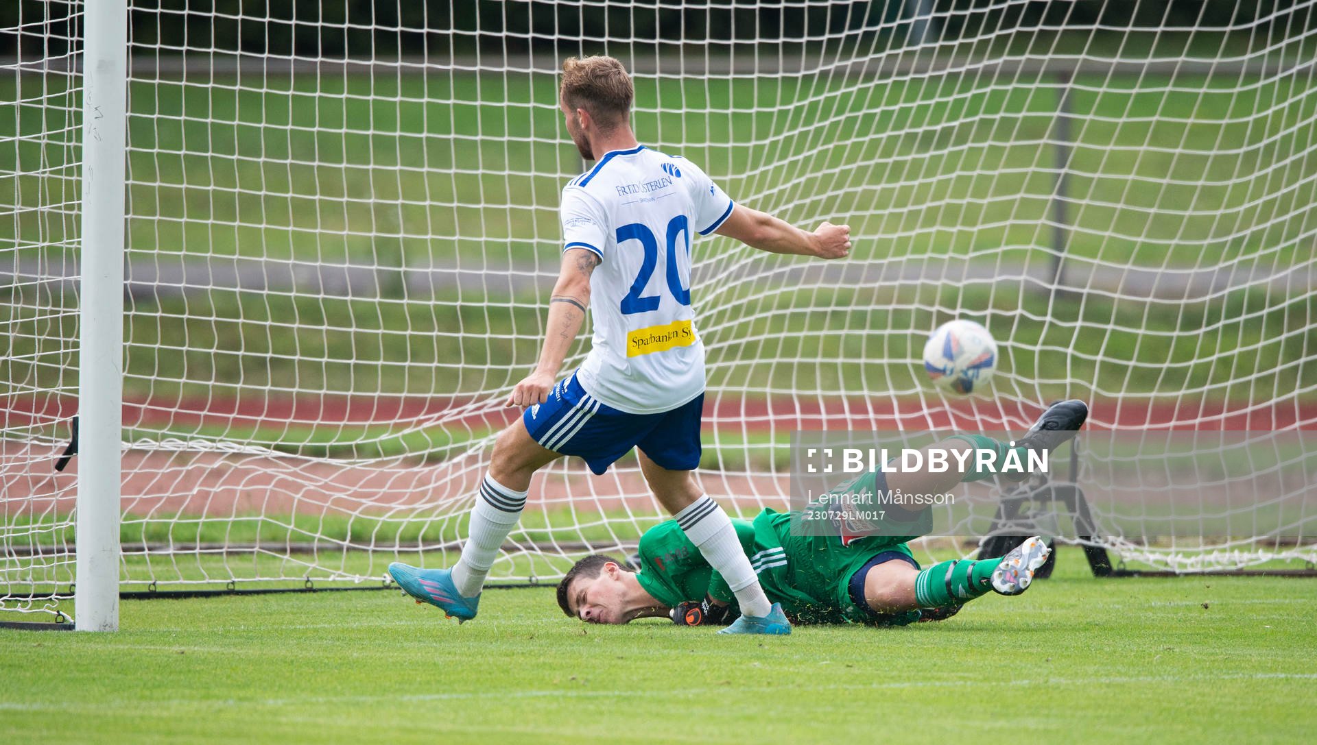 Simrishamn överlistar IFK Hässleholms målvakt Victor