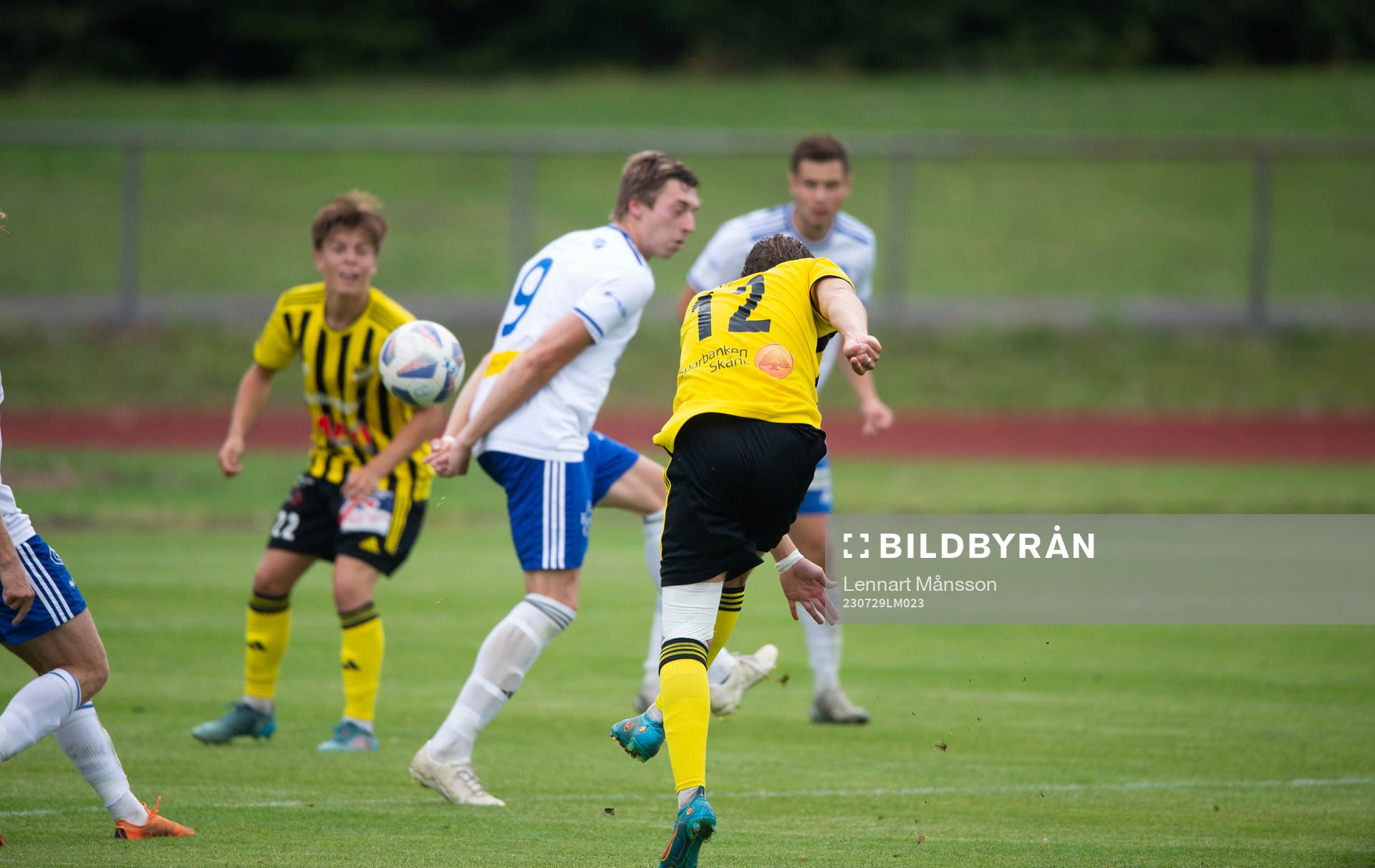 IFK Hässleholms Isaac Holmberg skjuter I matchen i div. 2