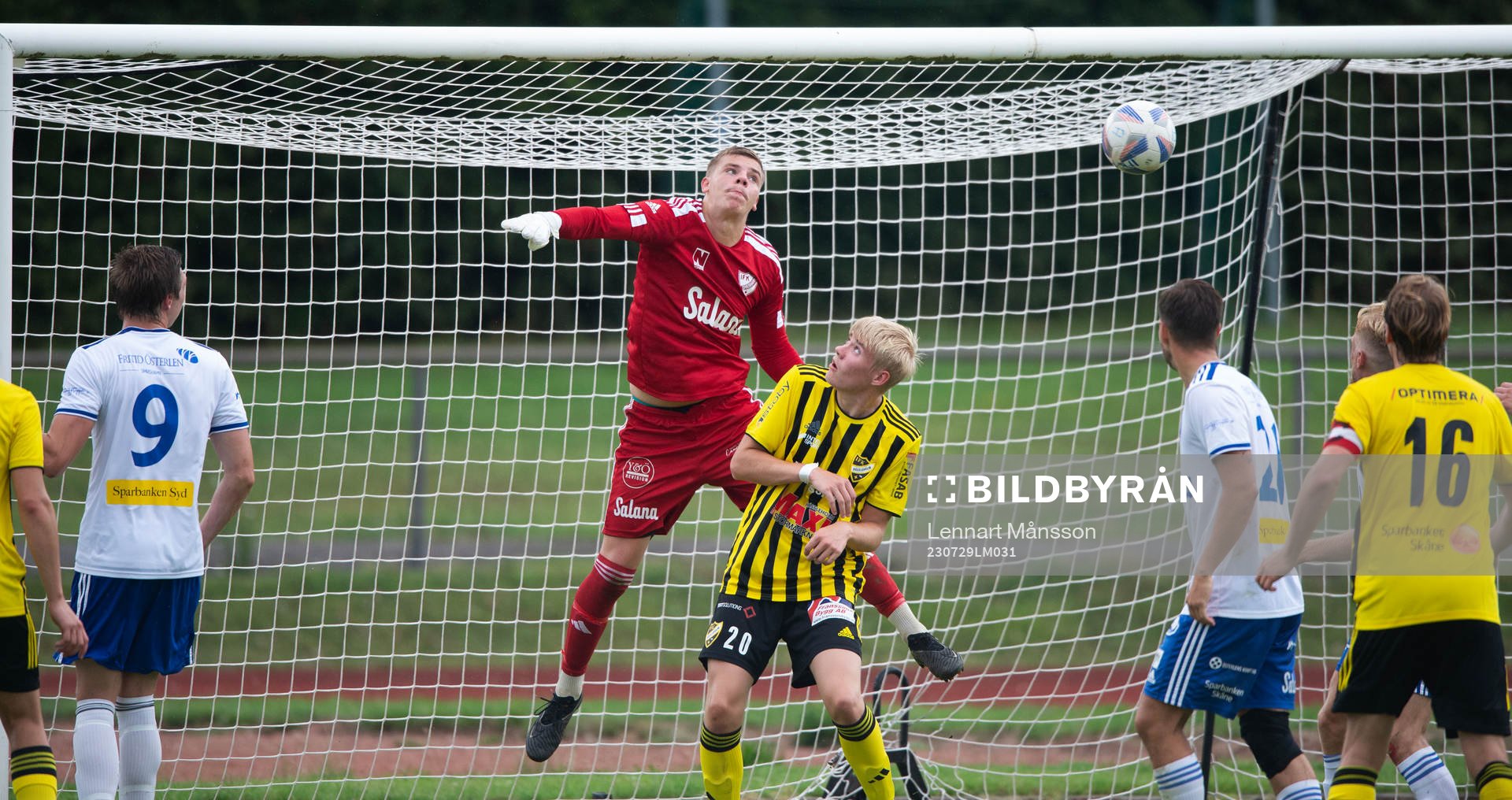 Simrishamns målvakt räddar I matchen i div. 2 mellanIFK
