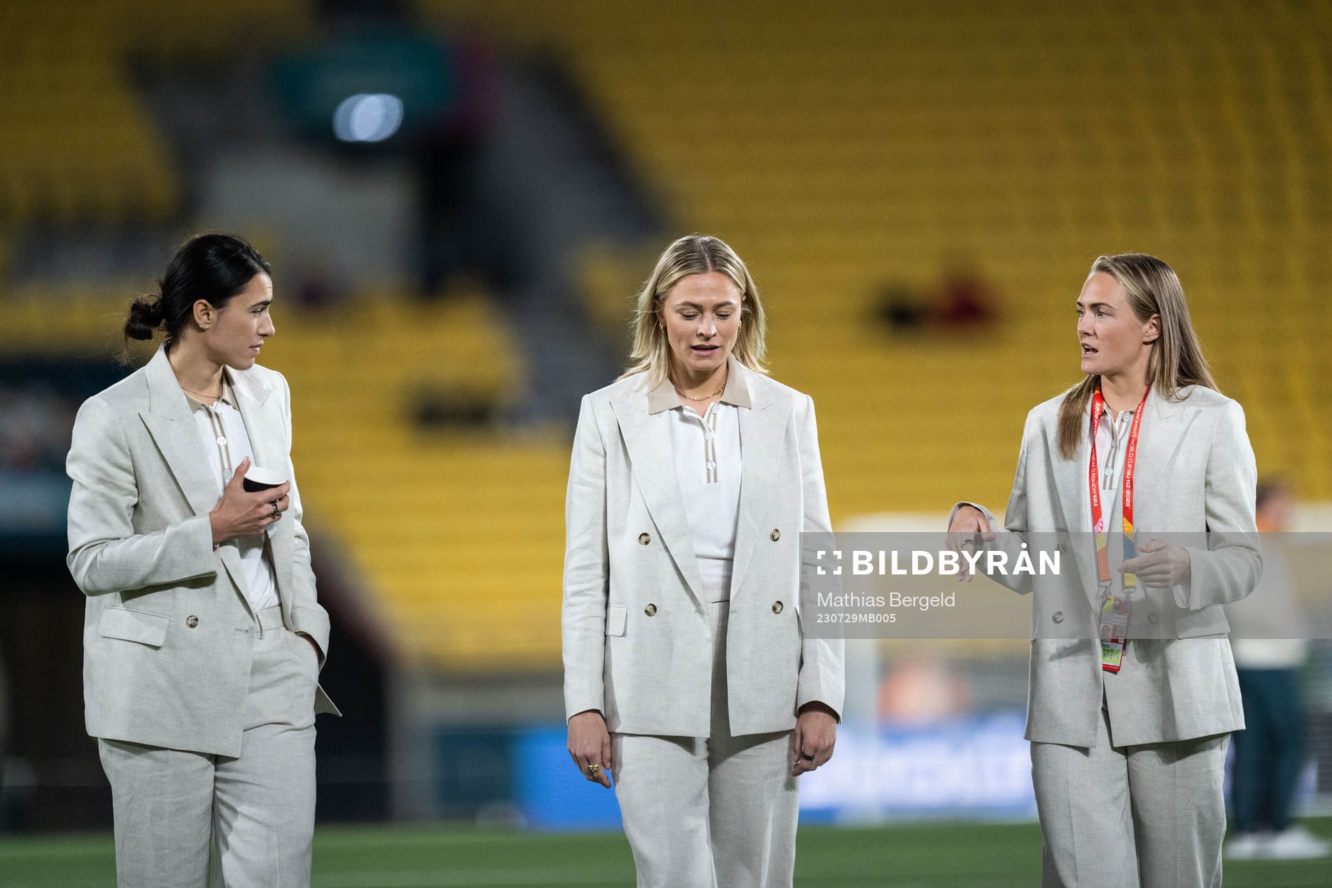 Goalkeeper Zecira Musovic, Fridolina Rolfö and Magdalena