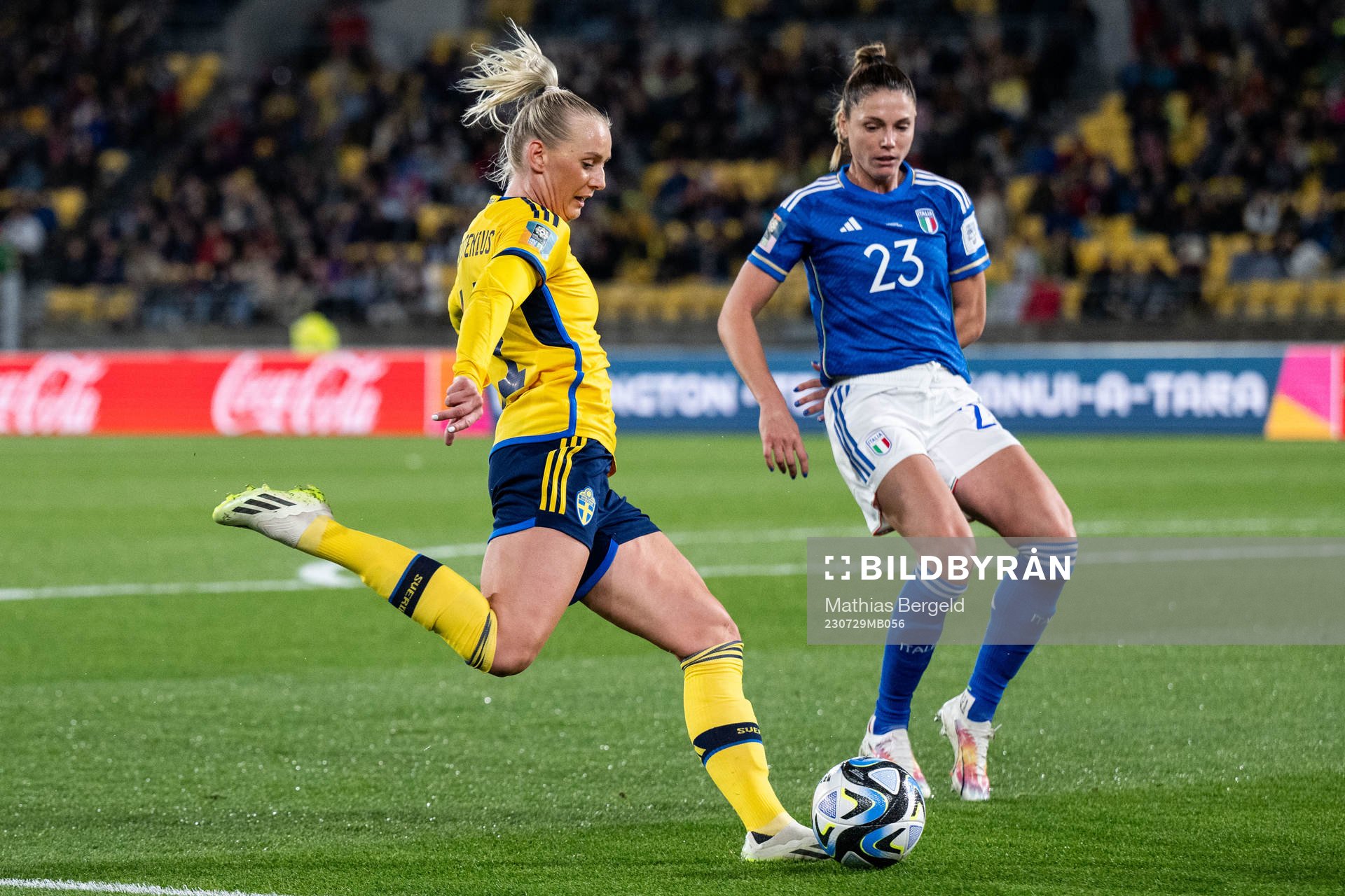 Stina Blackstenius of Sweden and Cecilia Salvai of Italy during the FIFA Women's World Cup football match between Sweden and Italy on July 29, 2023 in Wellington.