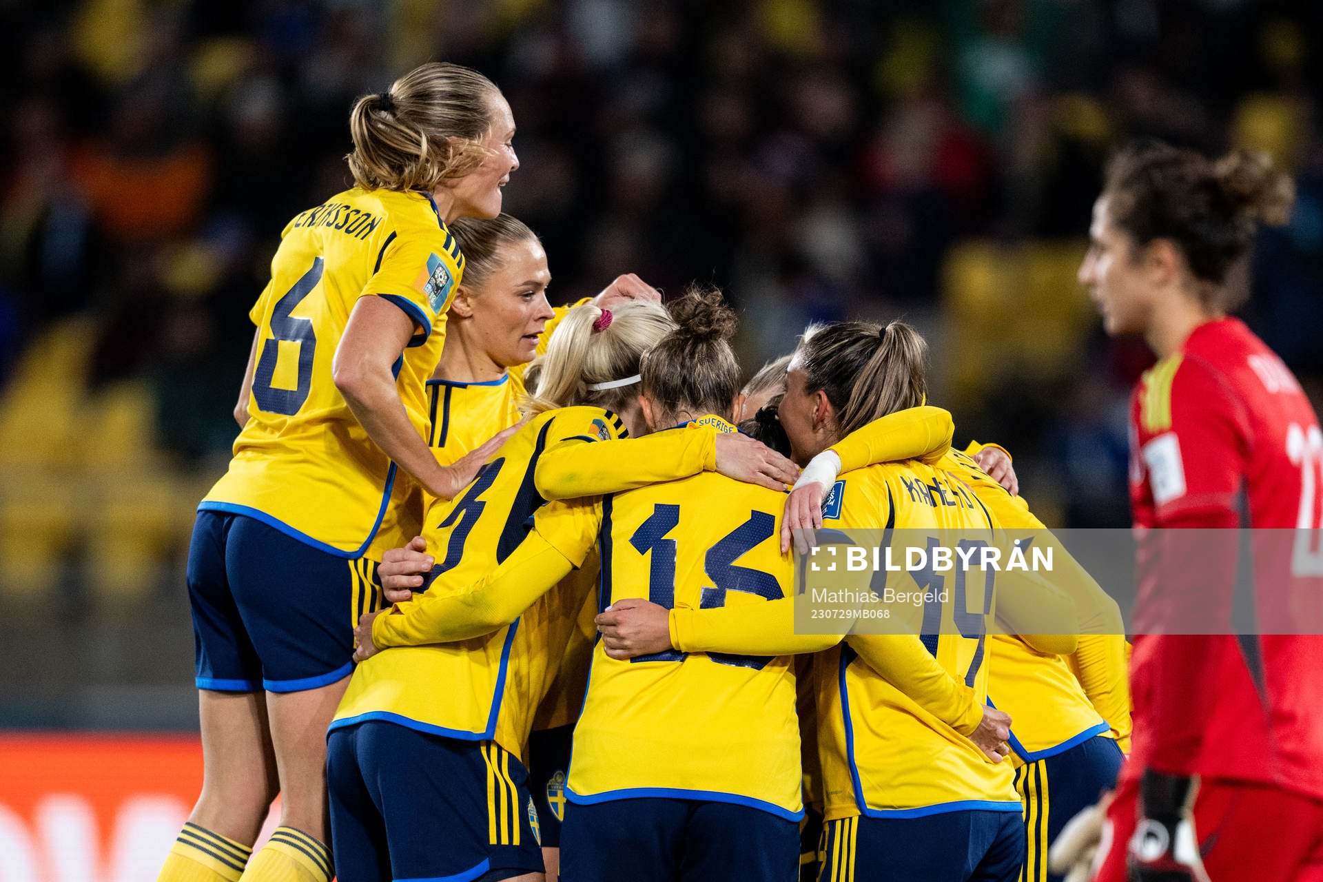 Stina Blackstenius of Sweden celebrate with team mates