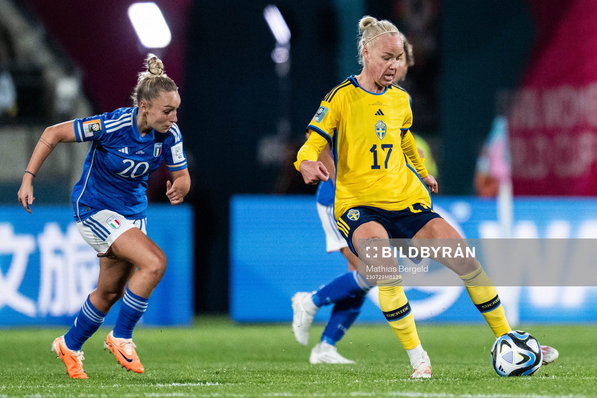 Giada Greggi of Italy and Caroline Seger of Sweden