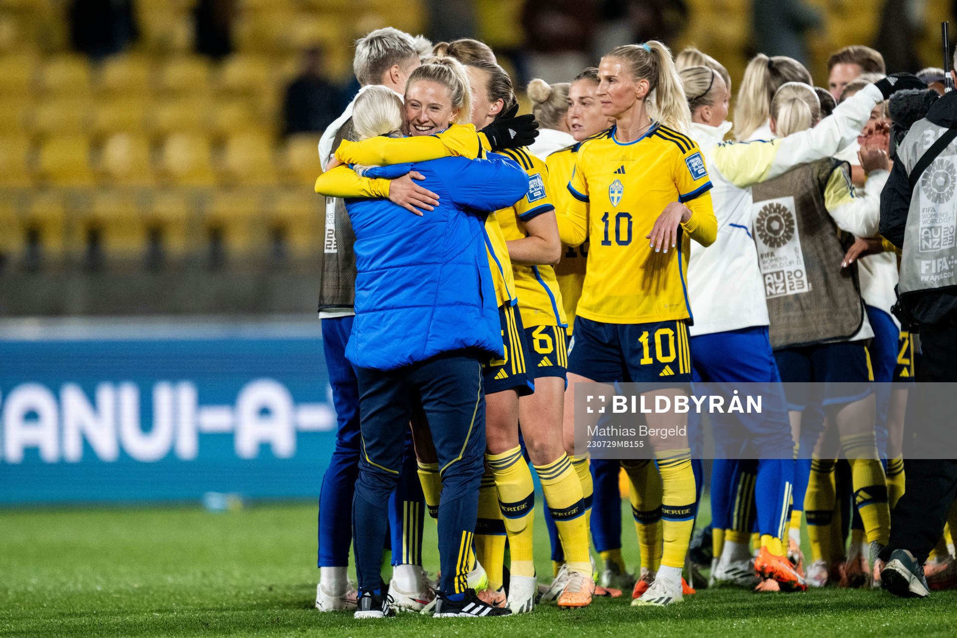 Rebecka Blomqvist, assistant coach Victoria Sandell and