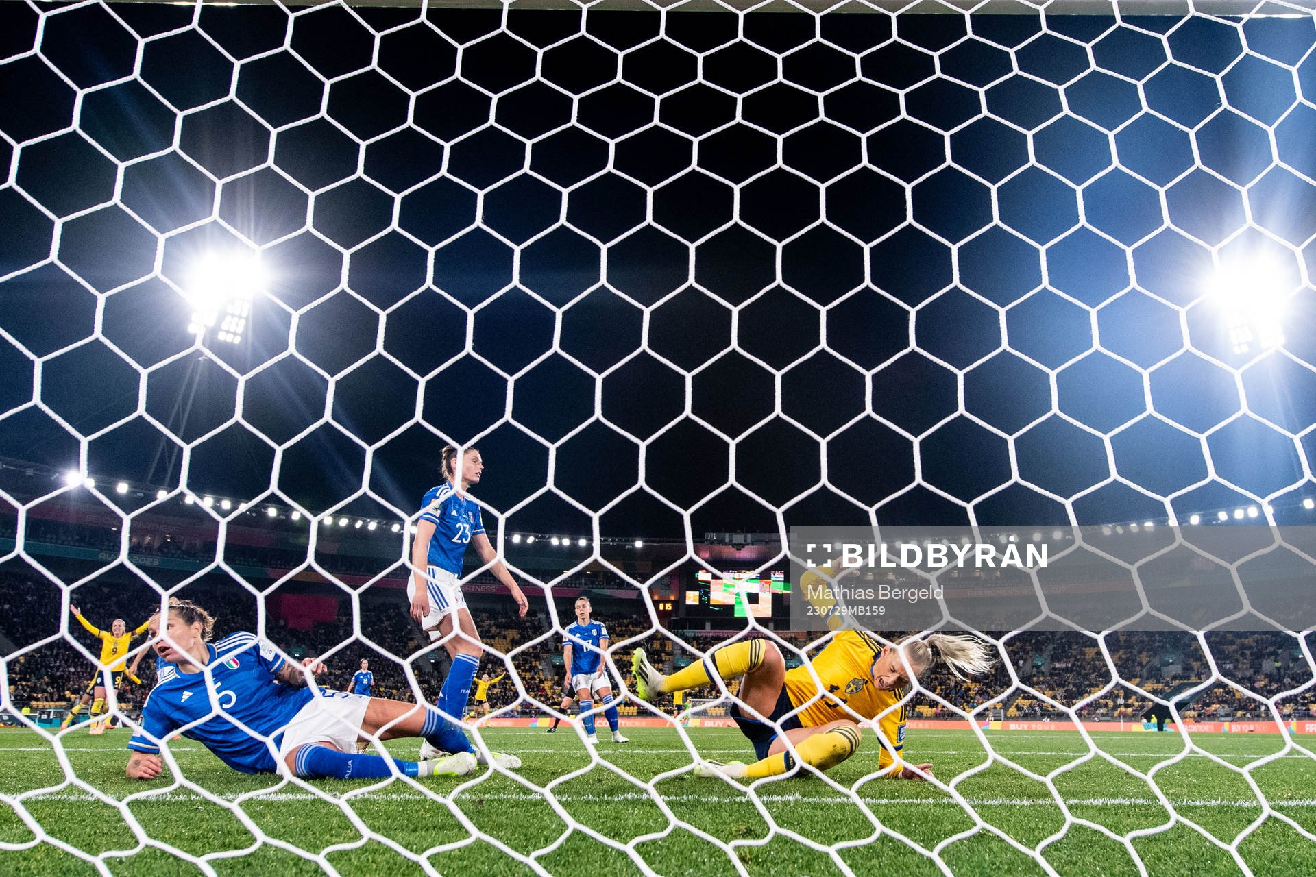 Elena Linari and Cecilia Salvai of Italy look dejected and