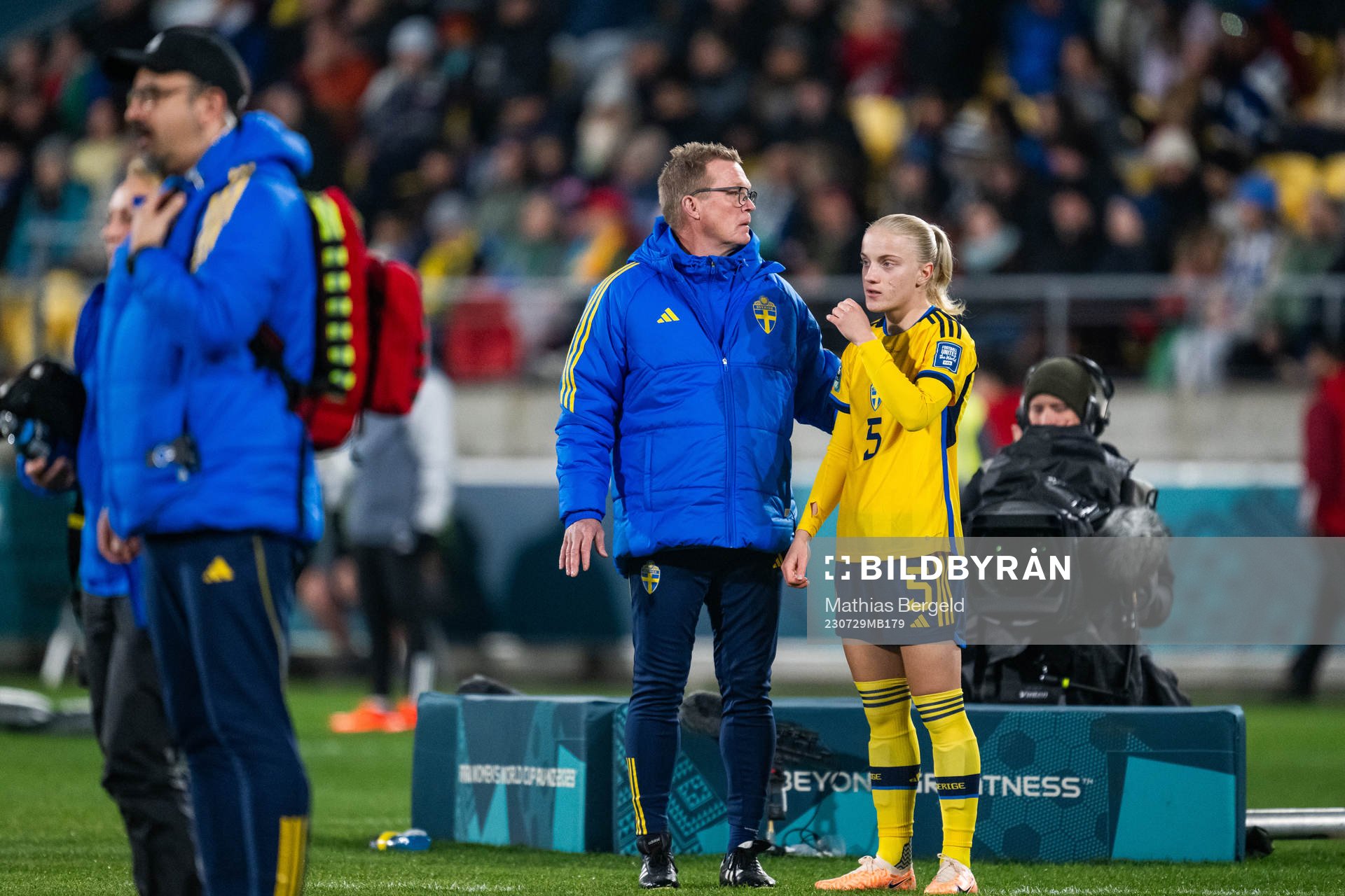 Goalkeeper coach Leif Troedsson and Anna Sandberg