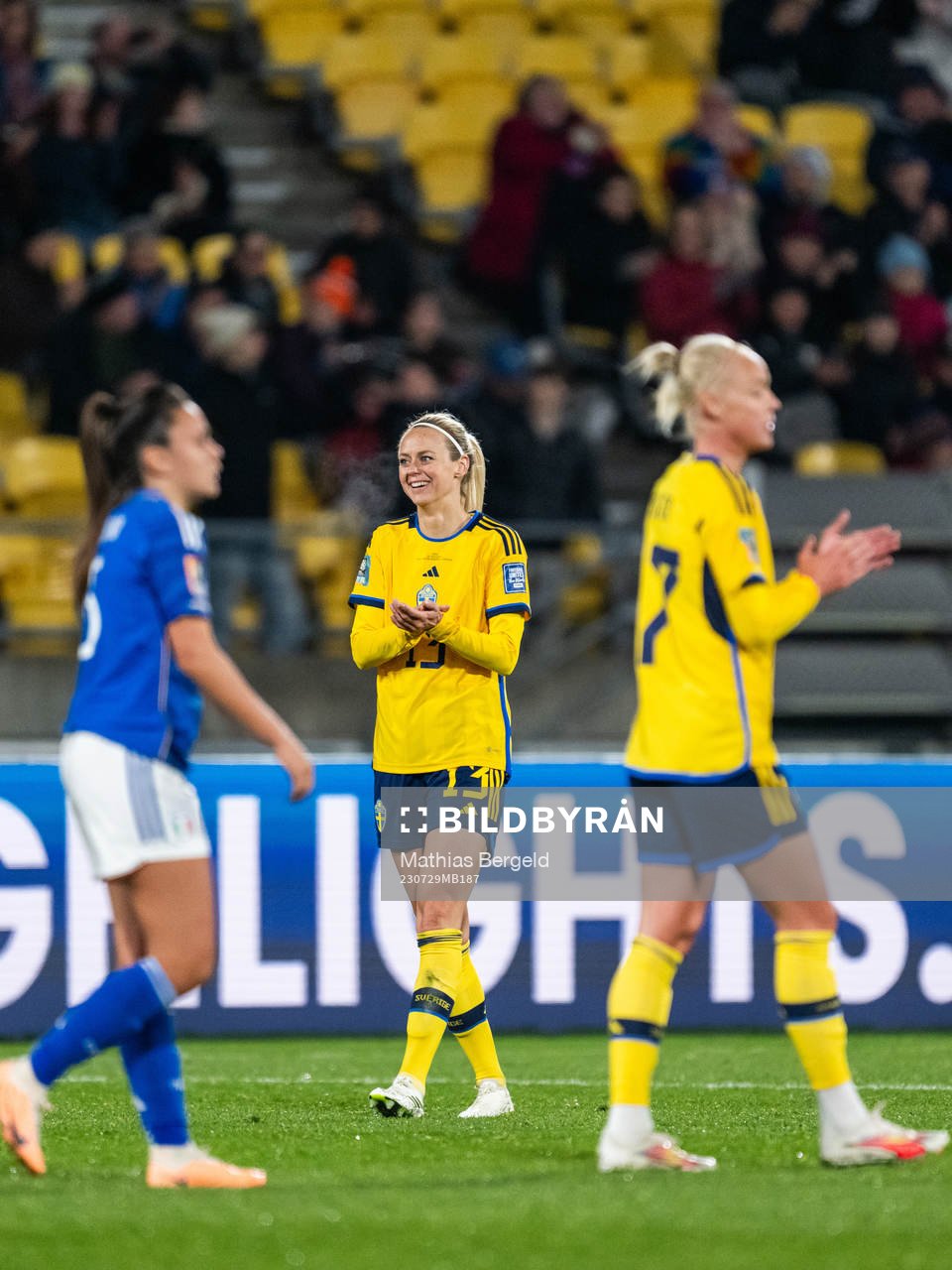 Elena Linari of Italy looks dejected while Amanda Ilestedt