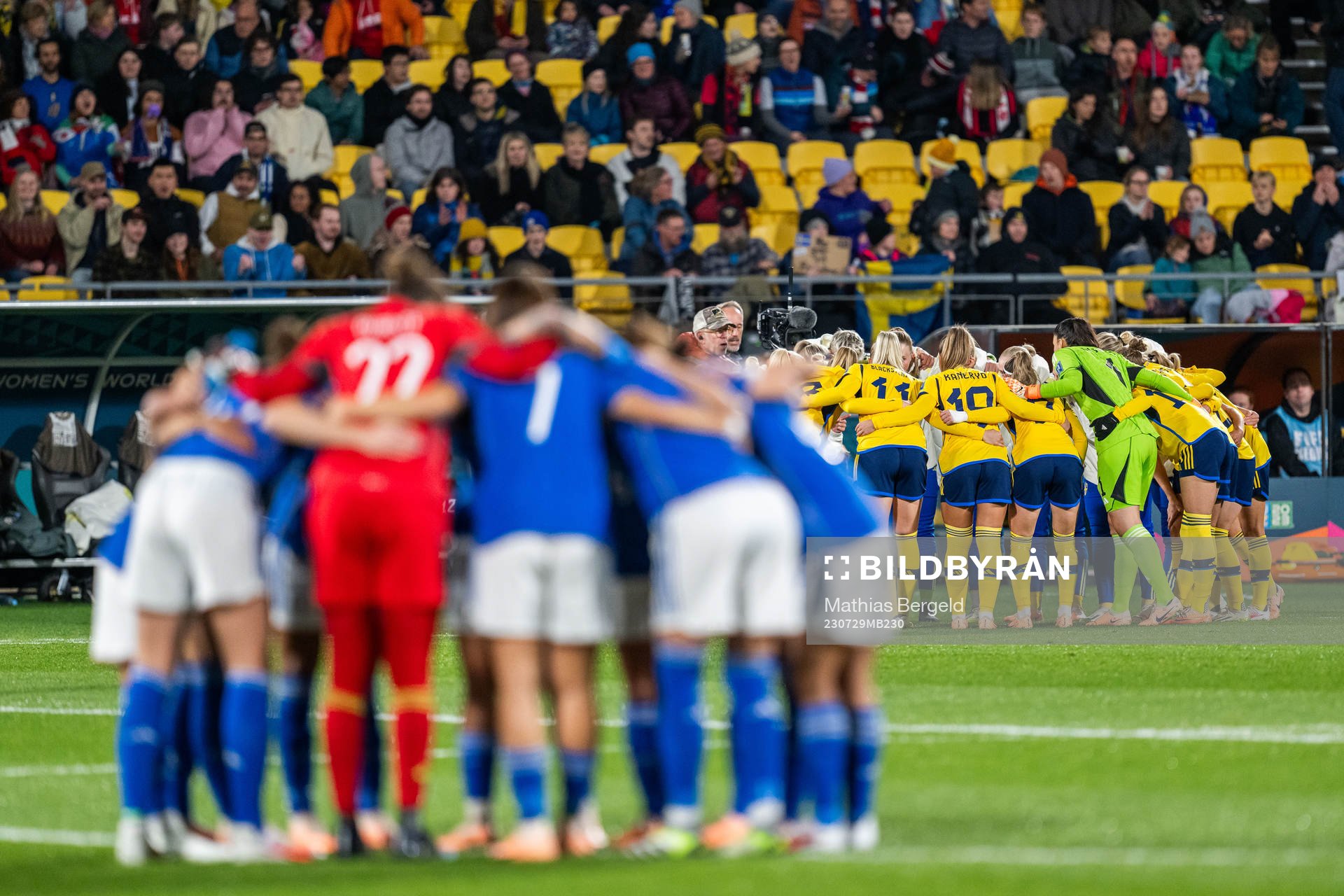 Players of Italy and of Sweden gather
