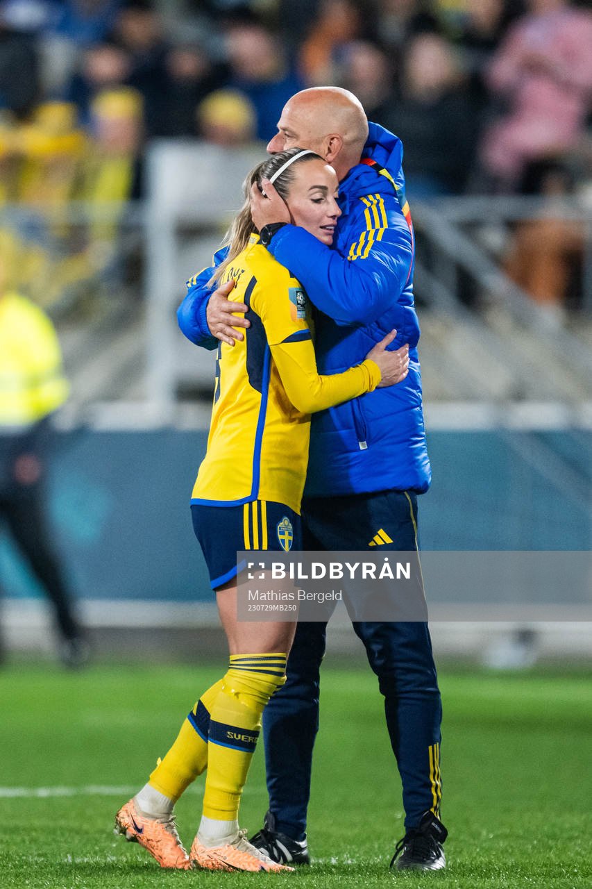 Kosovare Asllani and assistant coach Magnus Wikman of