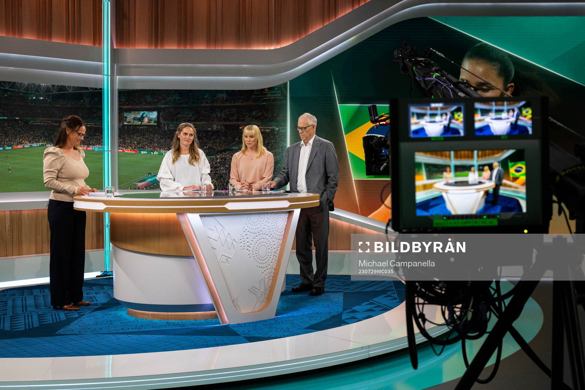 Suzanne Sjögren, Lisa Dahlkvist, Johanna Frisk, och Lars Lagerbäck under en VM-sändning i Viaplay:s studio den 29 juli 2023 i Stockholm. 