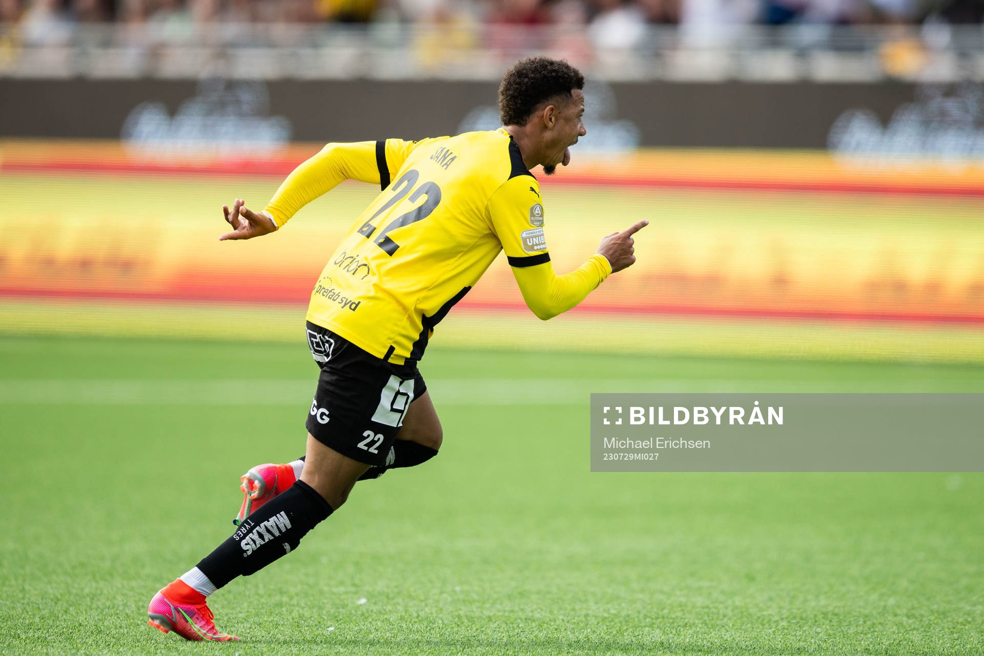 Häckens Tobias Sana jublar