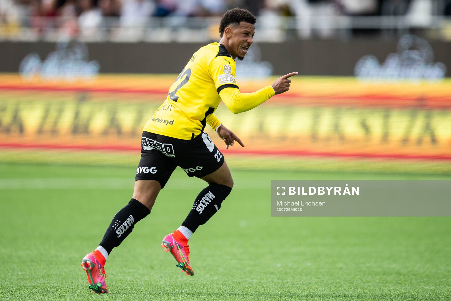 Häckens Tobias Sana jublar