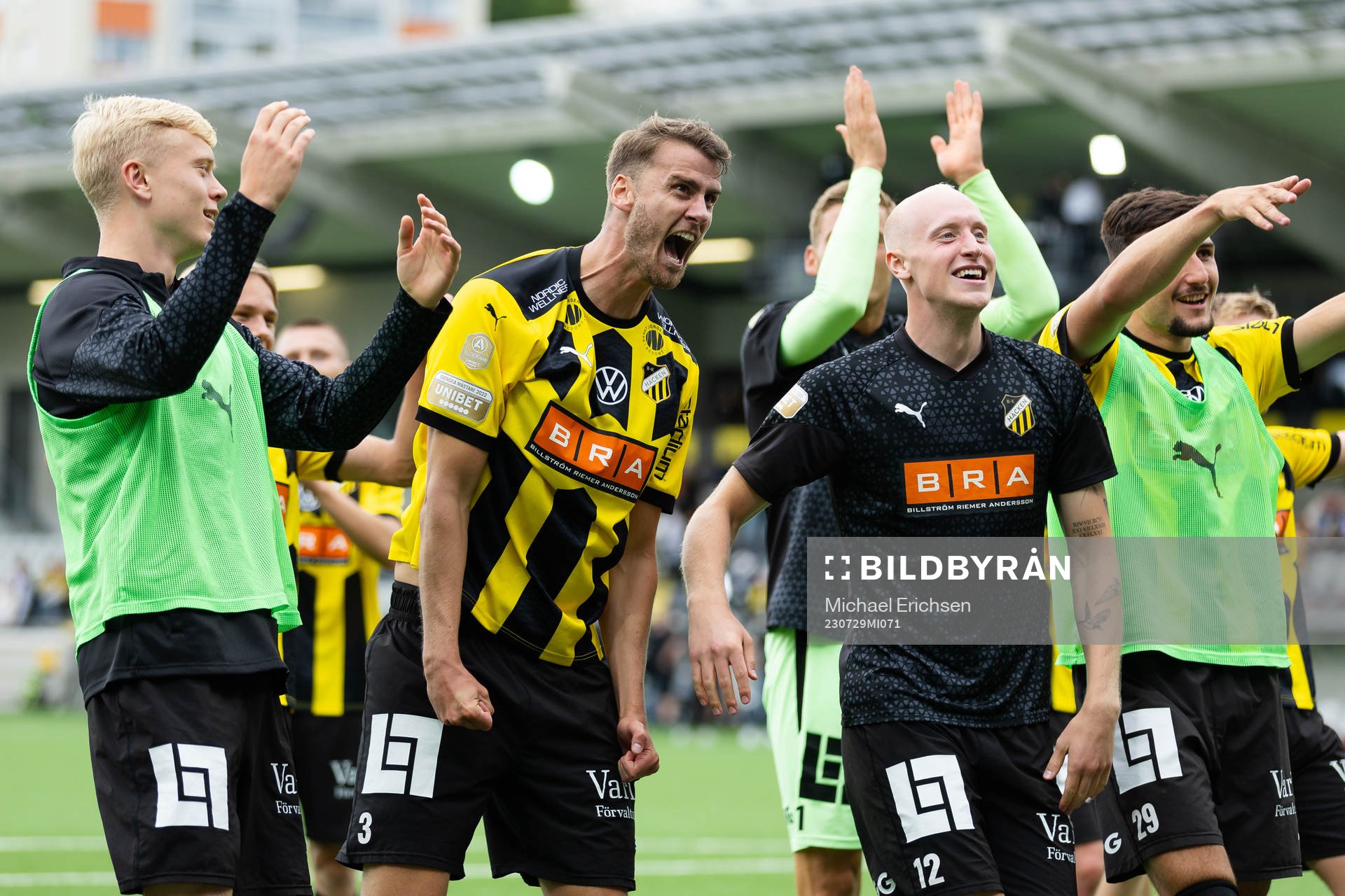 Häckens Johan Hammar och Valgeir Lunddal  jublar