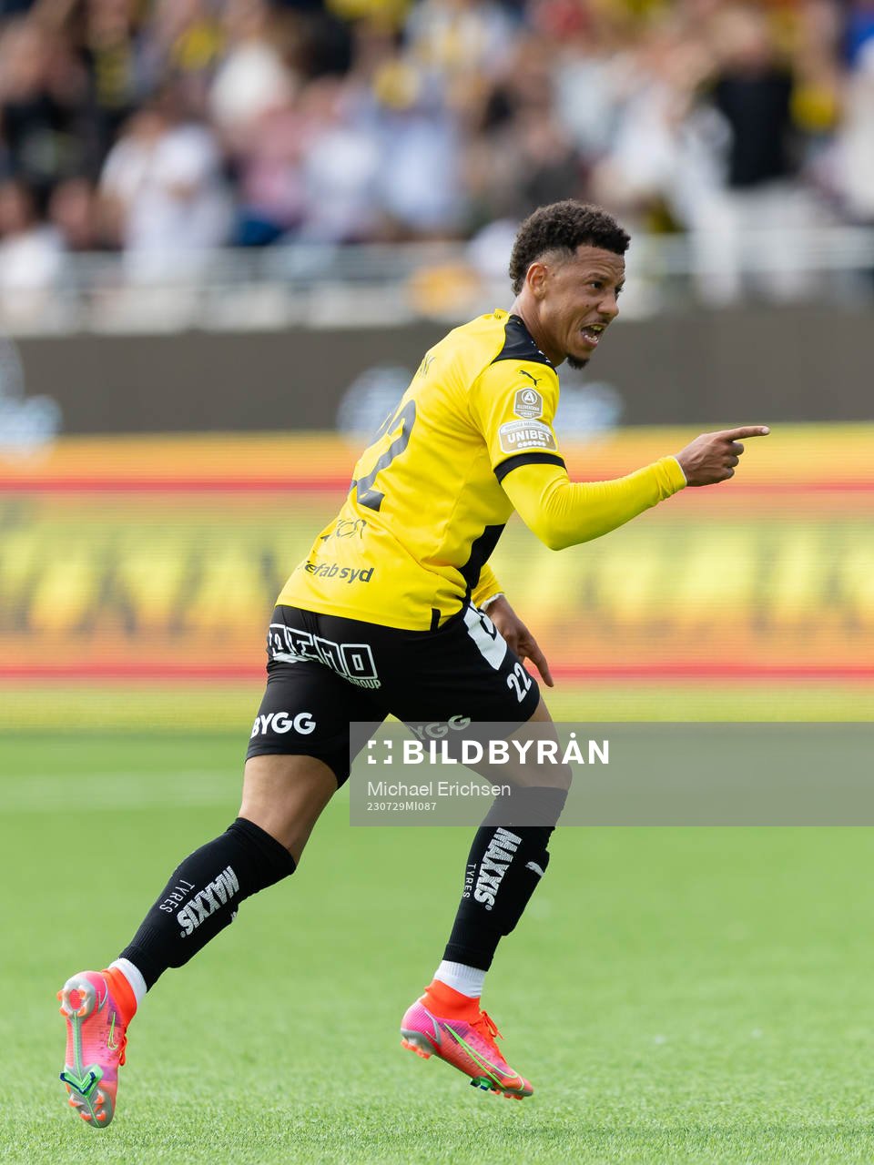 Häckens Tobias Sana jublar