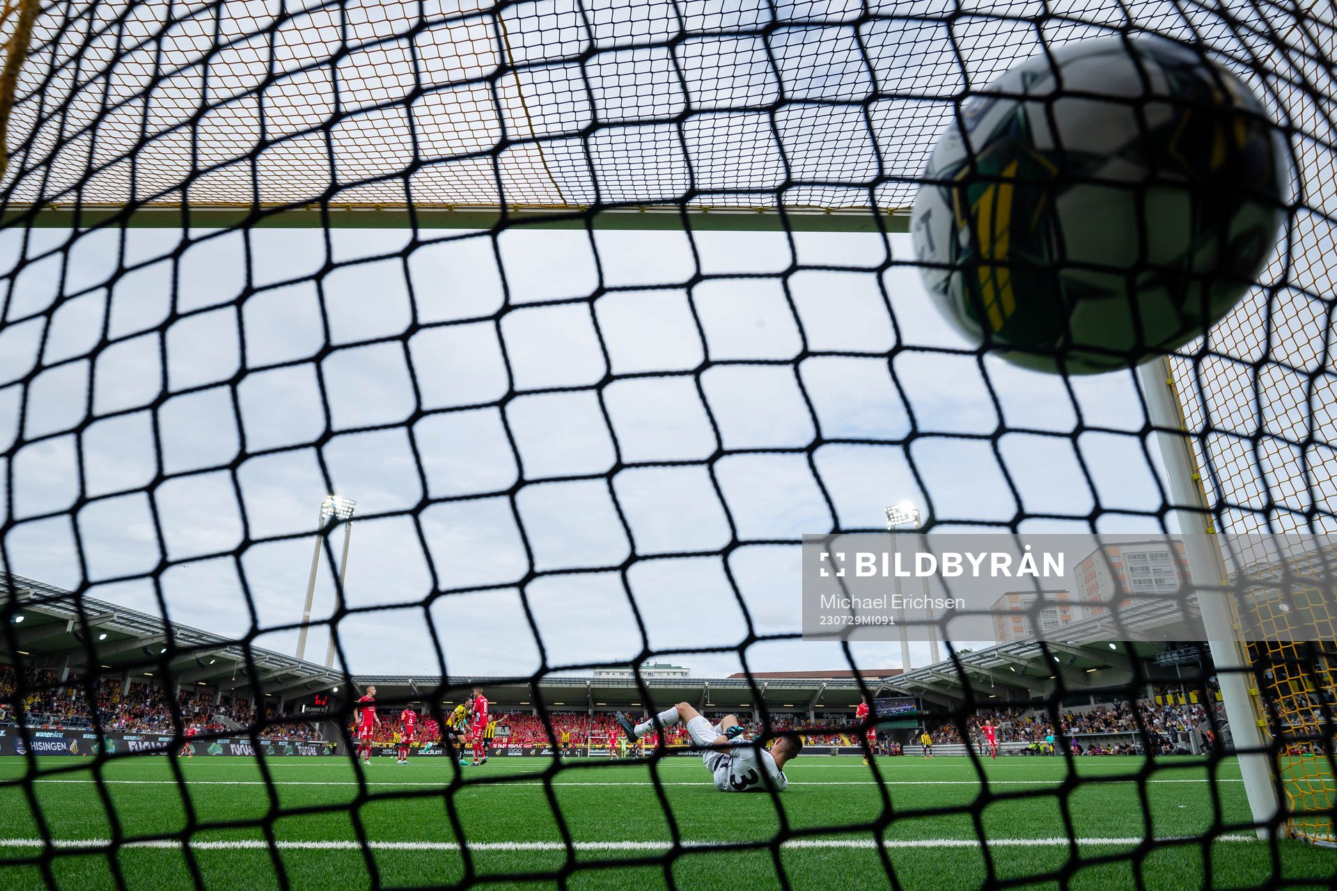 Häckens Amor Layouni skjuter 3-1 i mål bakom Elfsborgs