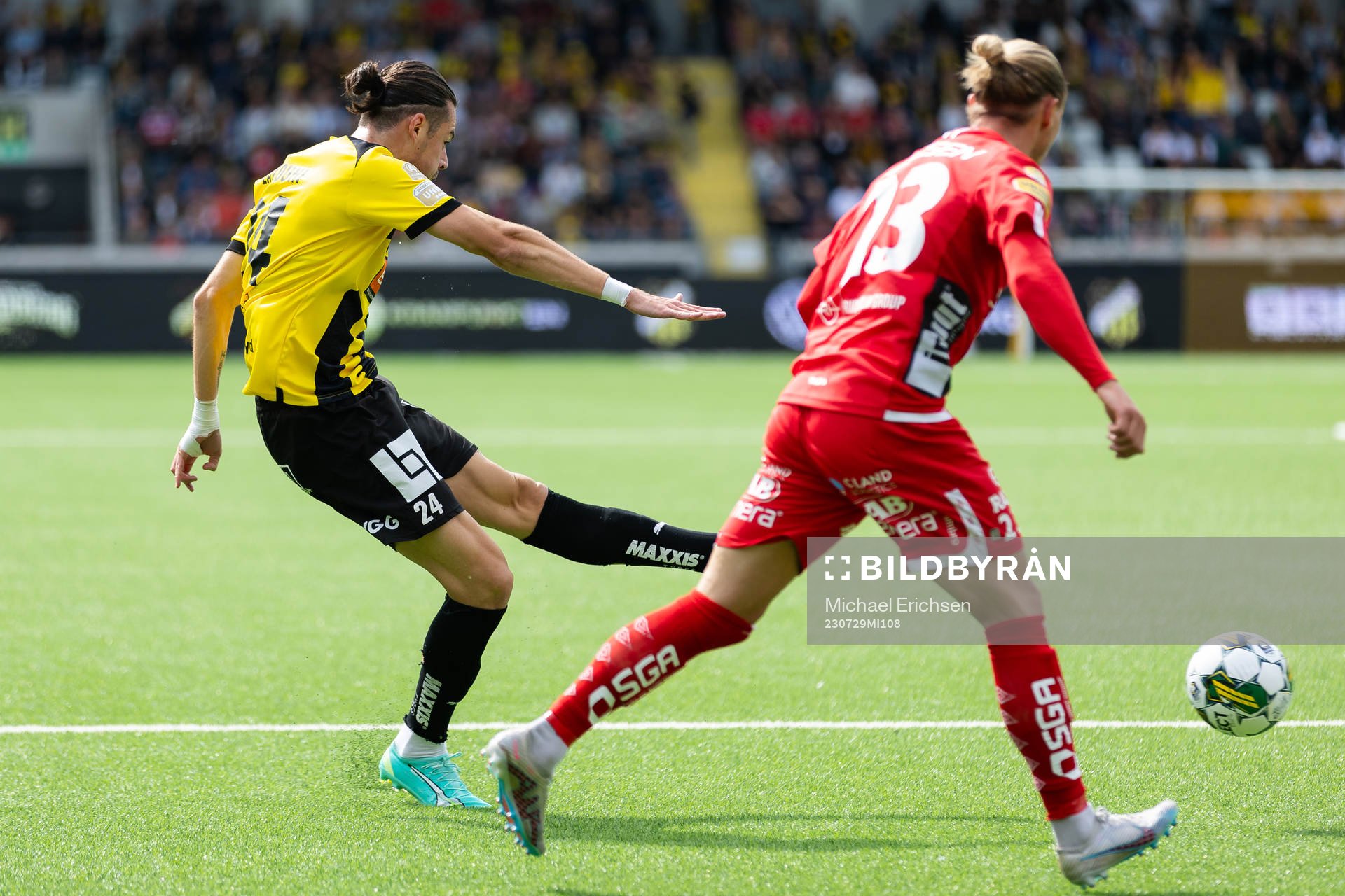 Häckens Amor Layouni skjuter ett skott