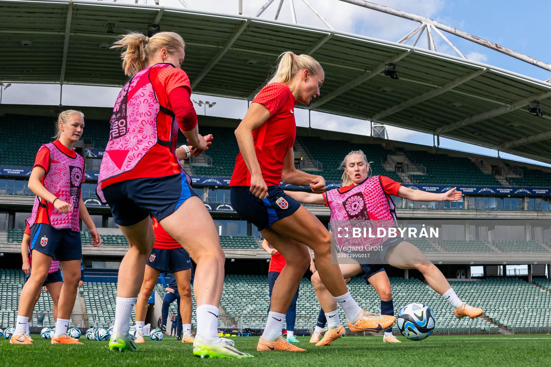 Guro Bergsvand and Thea Bjelde of the Norwegian women’s