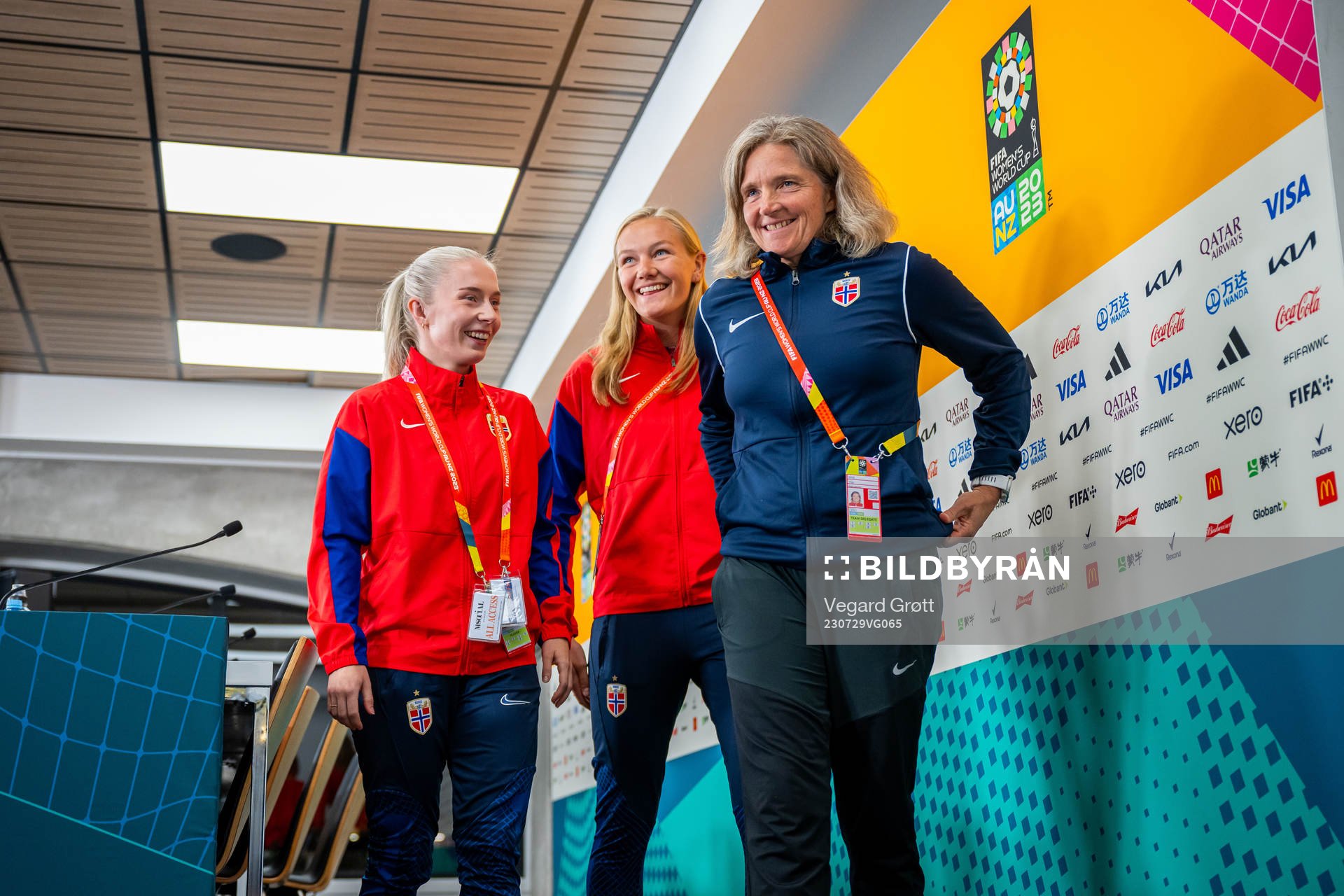 Thea Bjelde, Frida Maanum and Hege Riise, head coach of the