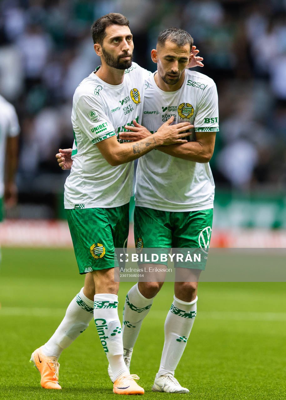 Hammarbys Nahir Besara och Loret Sadiku efter fotbollsmatchen i Allsvenskan mellan Hammarby och IFK Norrköping den 30 juli 2023 i Stockholm.