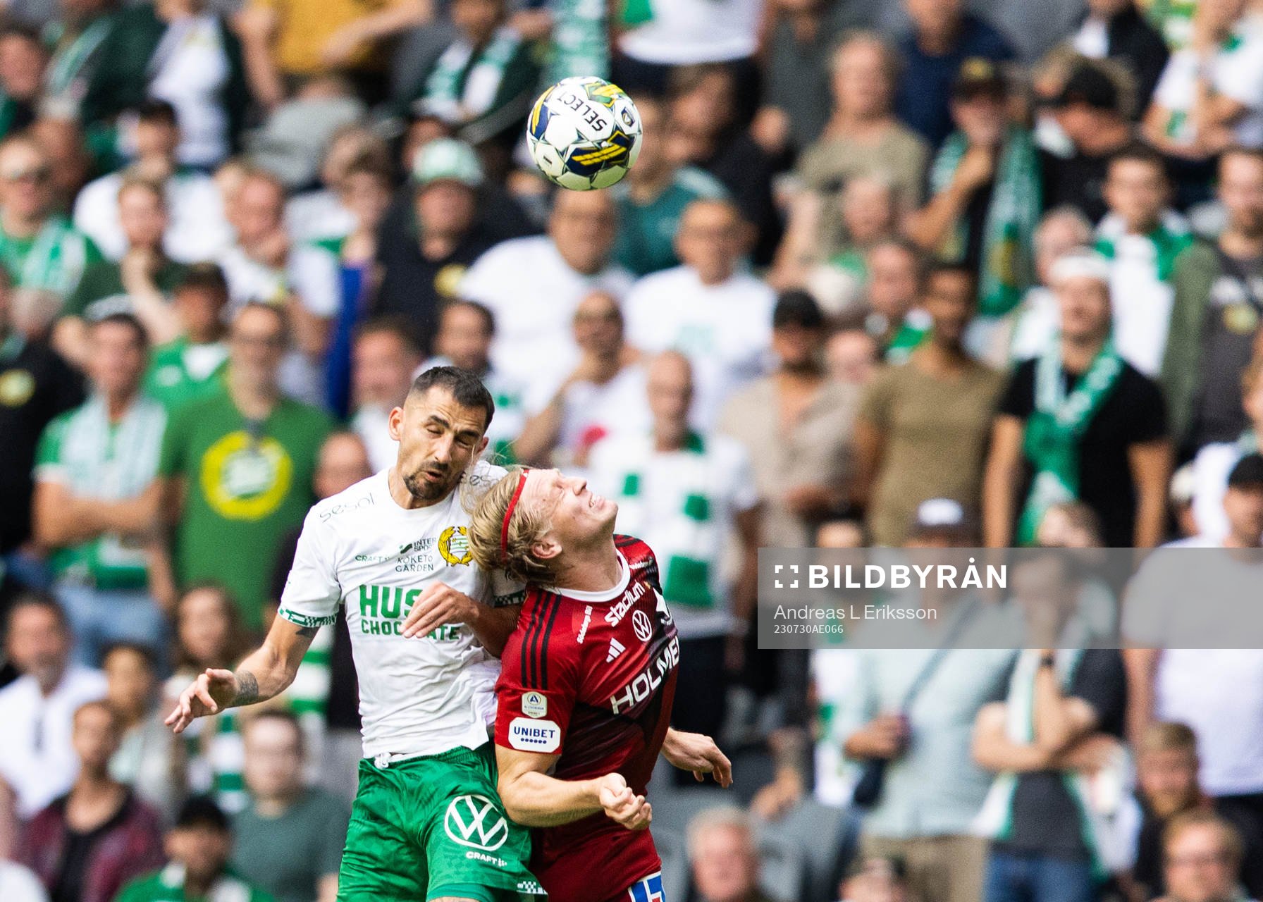 Hammarbys Loret Sadiku i en nickduell med IFK Norrköpings