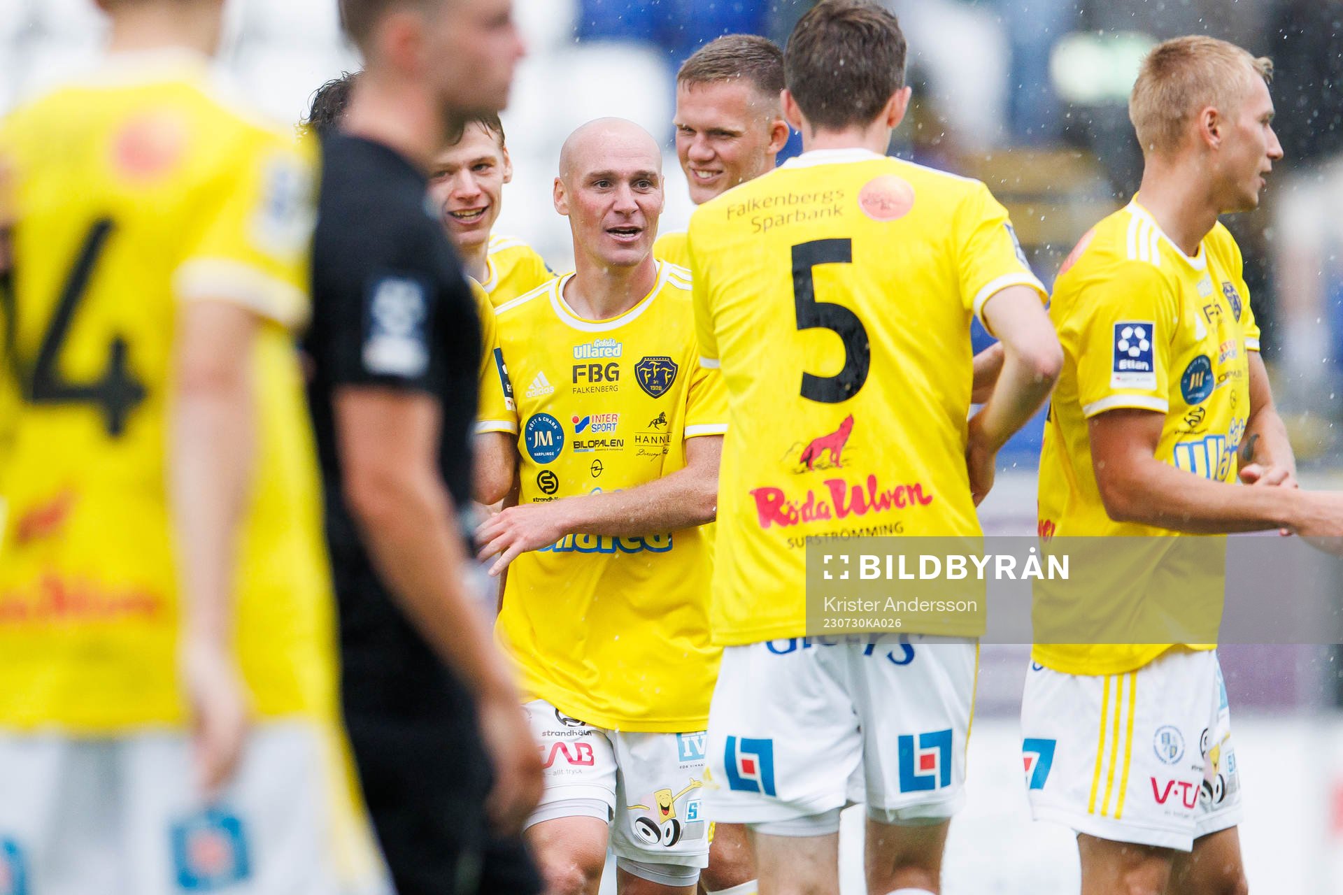 <Falkenbergs Christoffer Carlsson jublar