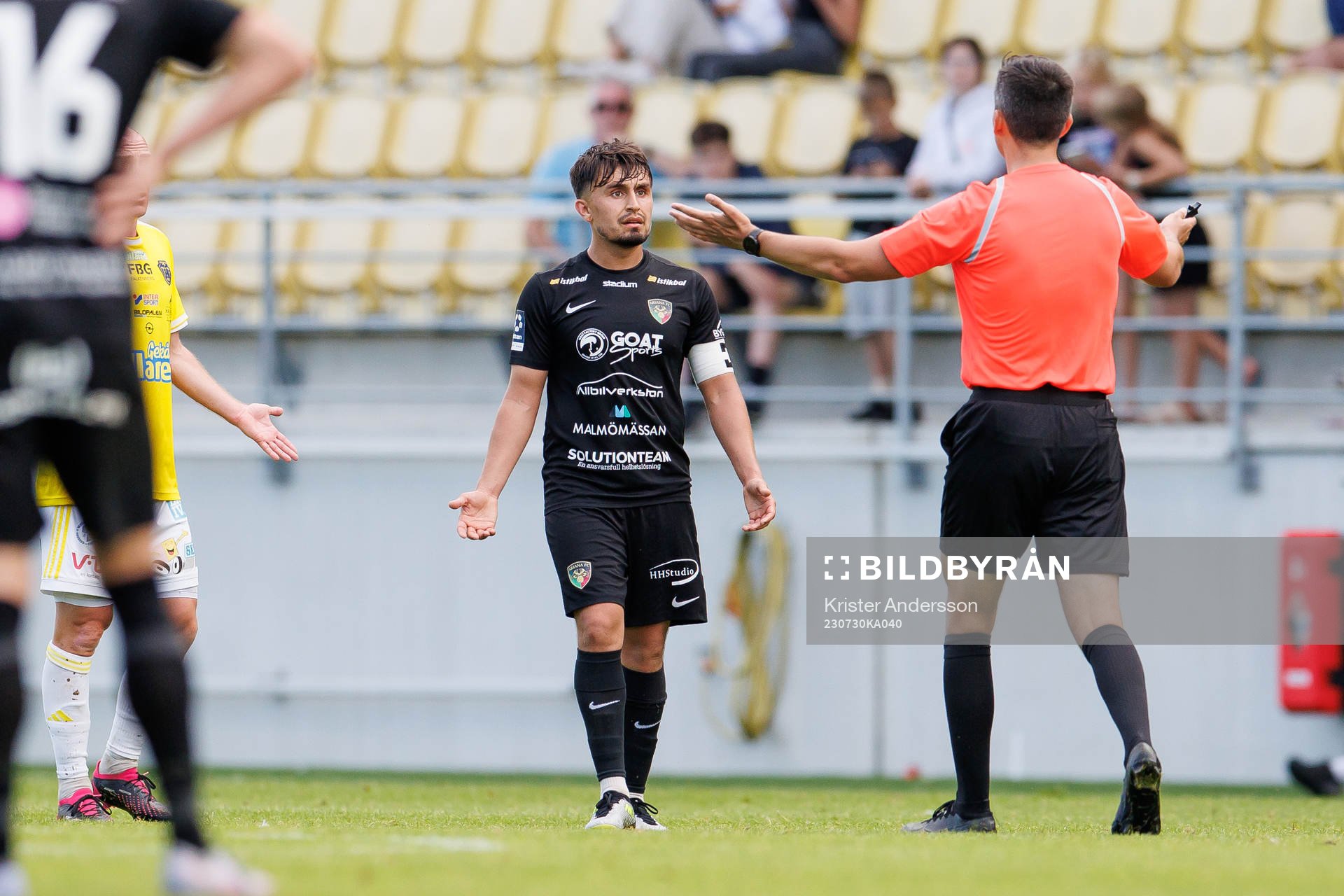 Ariana FCs Arfanullah Habibi reagerar under fotbollsmatchen i Ettan södra mellan Falkenberg och Ariana den 30 juli 2023 i Falkenberg.