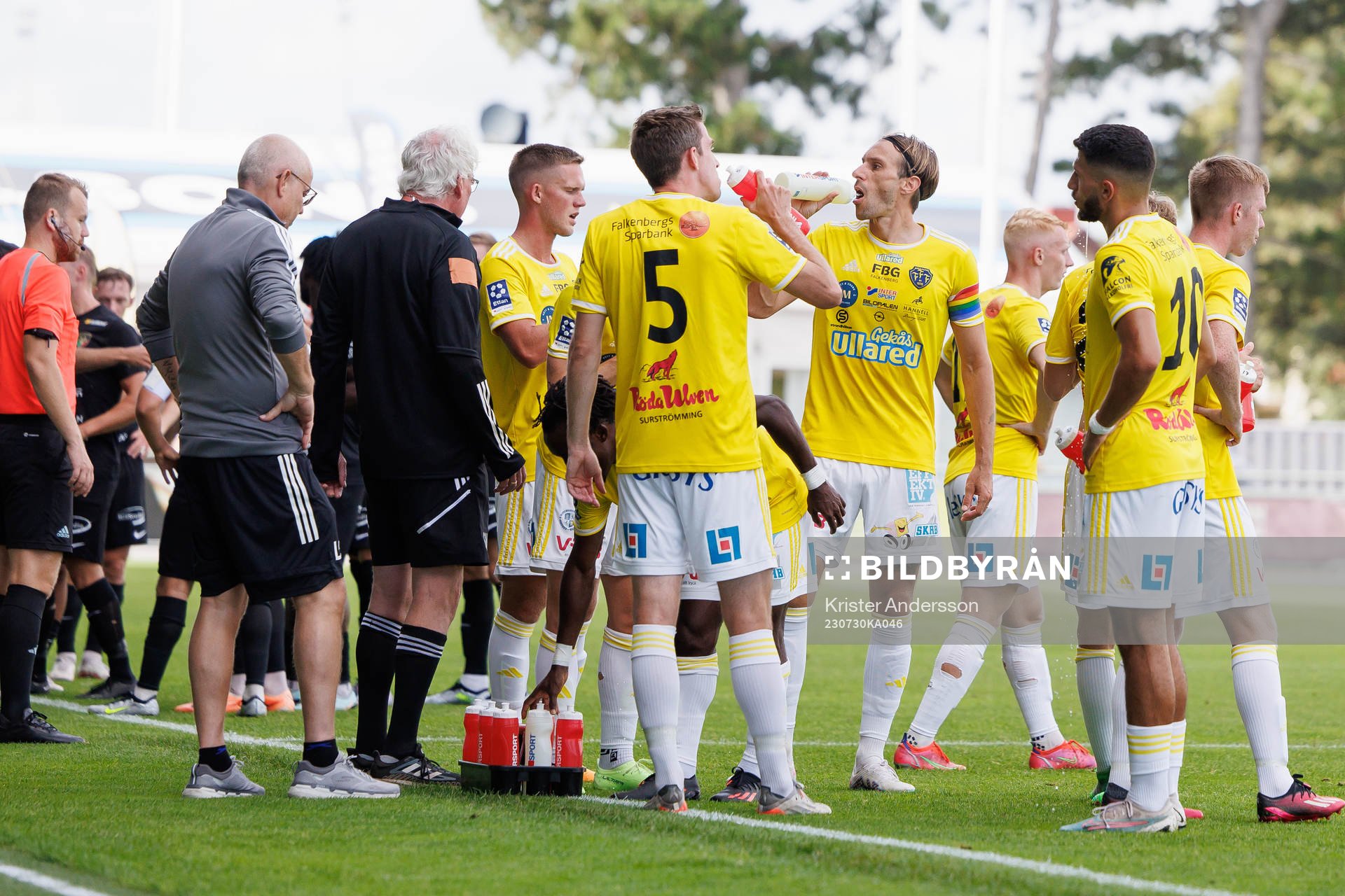 Falkenbergs spelare vid ett spelavbrott
