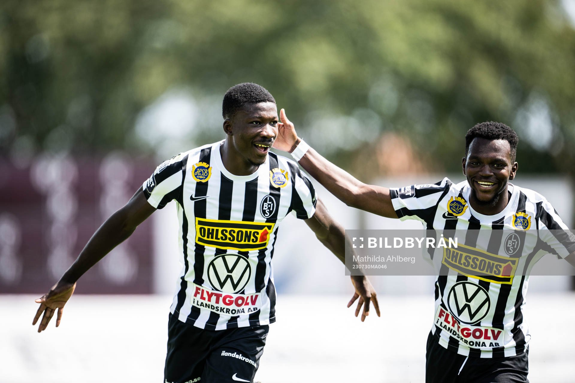 Landskronas Ousmane Diawara och Kofi Asare jublar